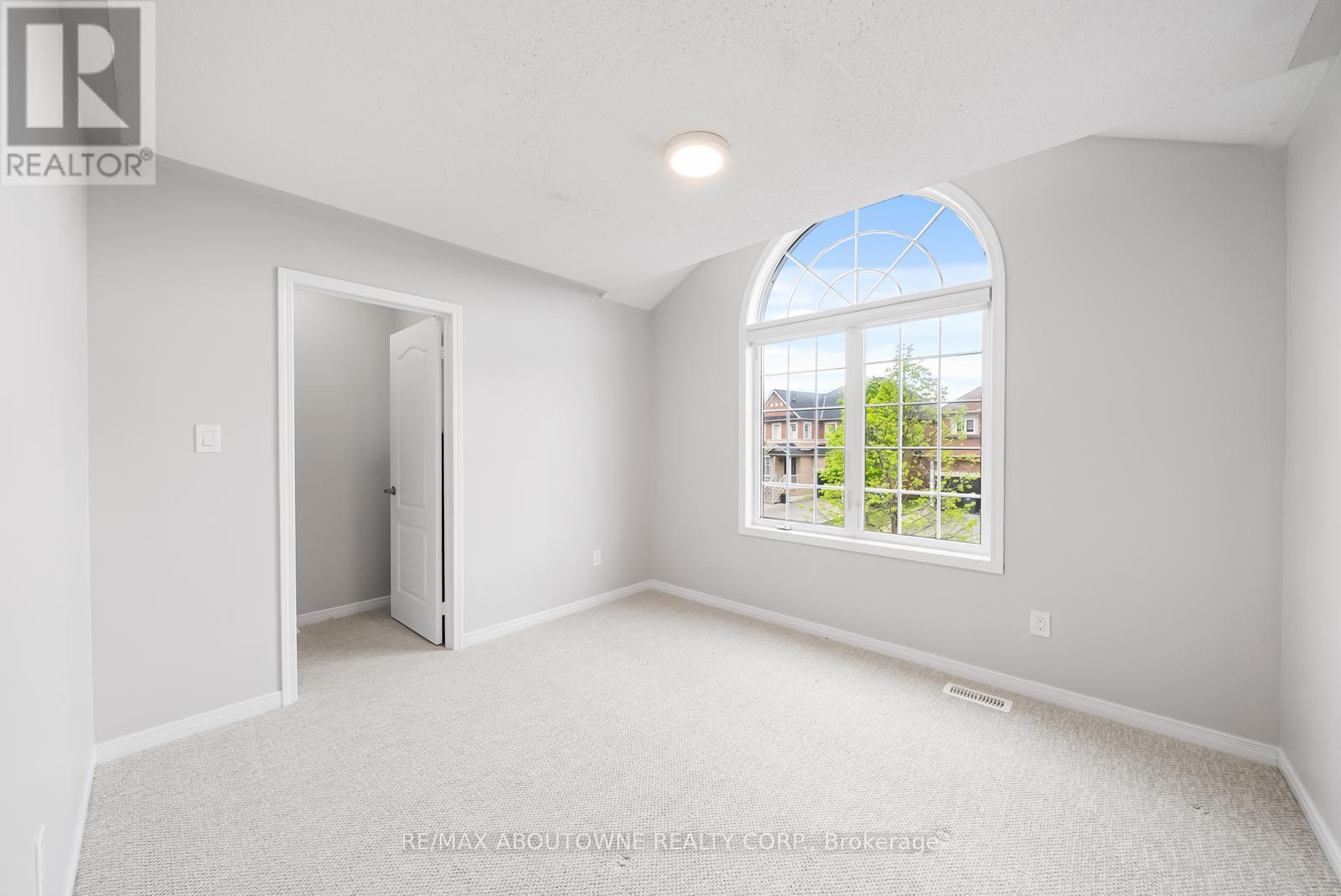 Photo 28 of 71 Cobblehill Crescent, Brampton ON