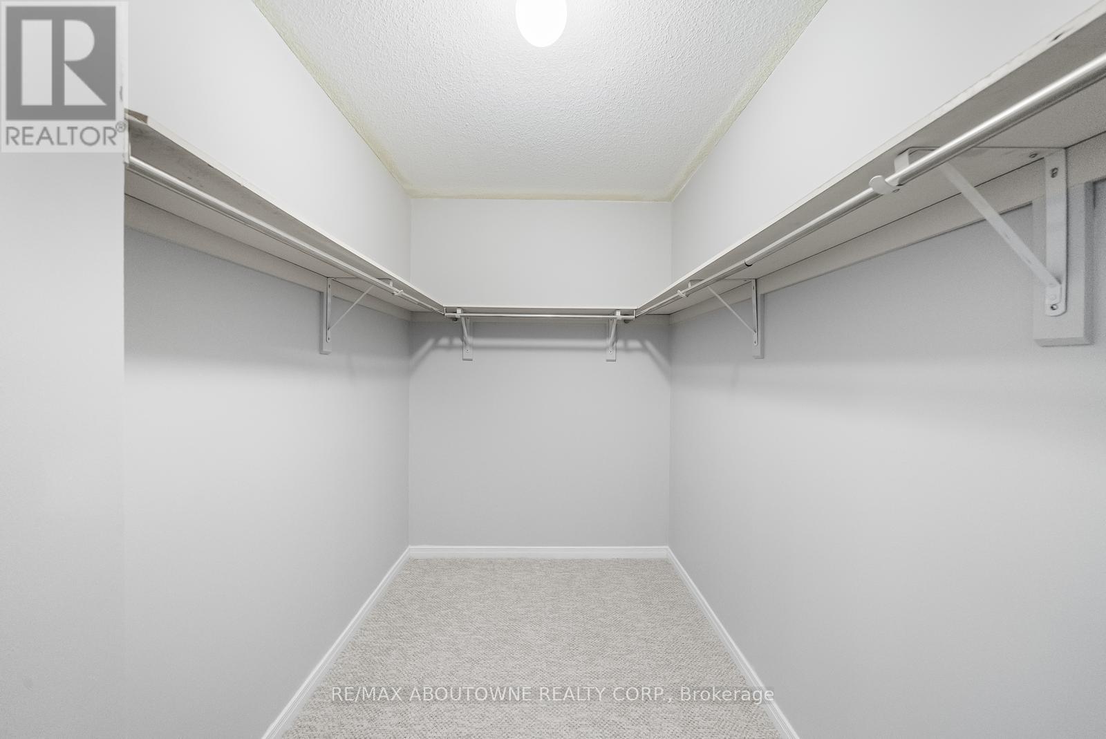 Photo 26 of 71 Cobblehill Crescent, Brampton ON