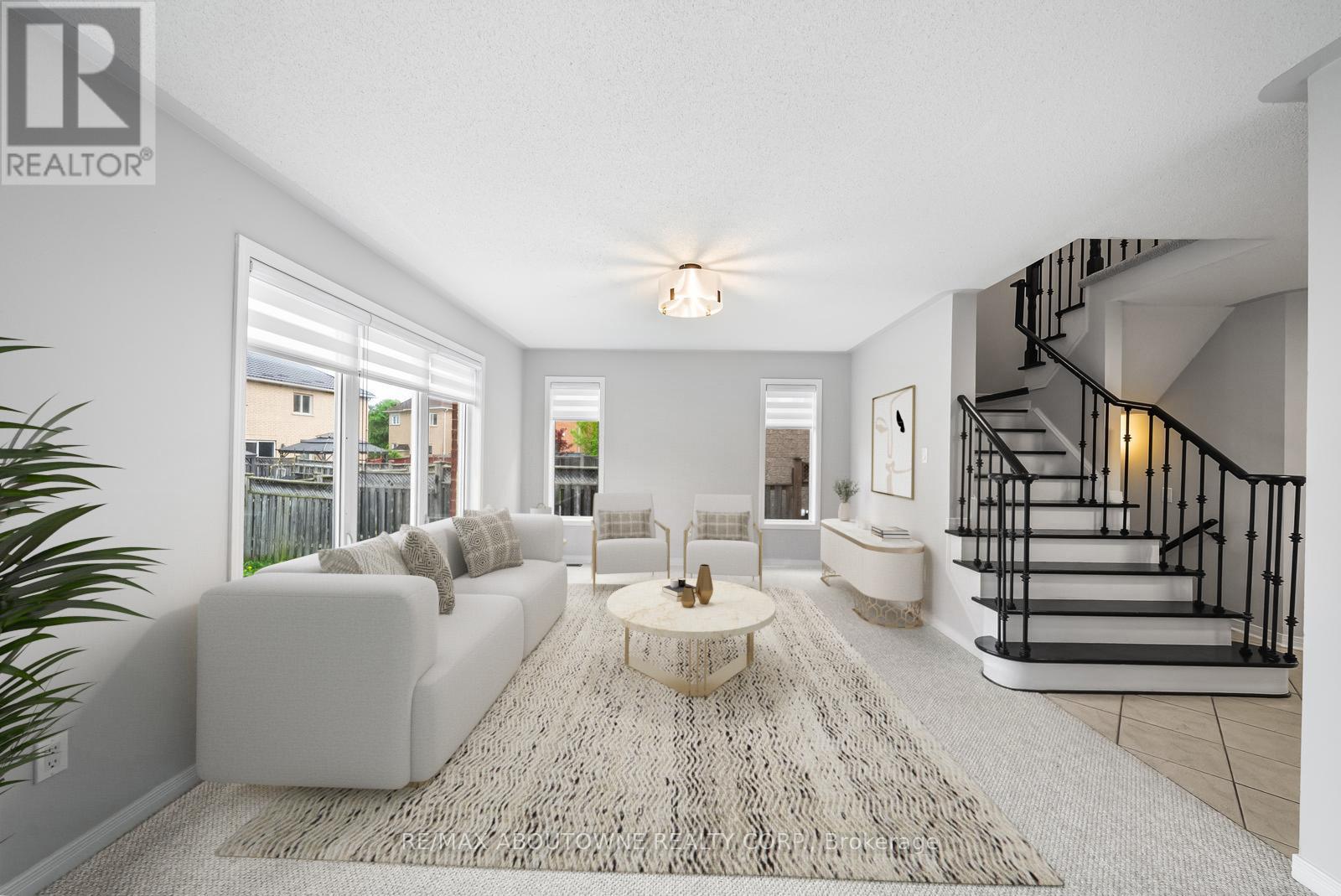Photo 10 of 71 Cobblehill Crescent, Brampton ON