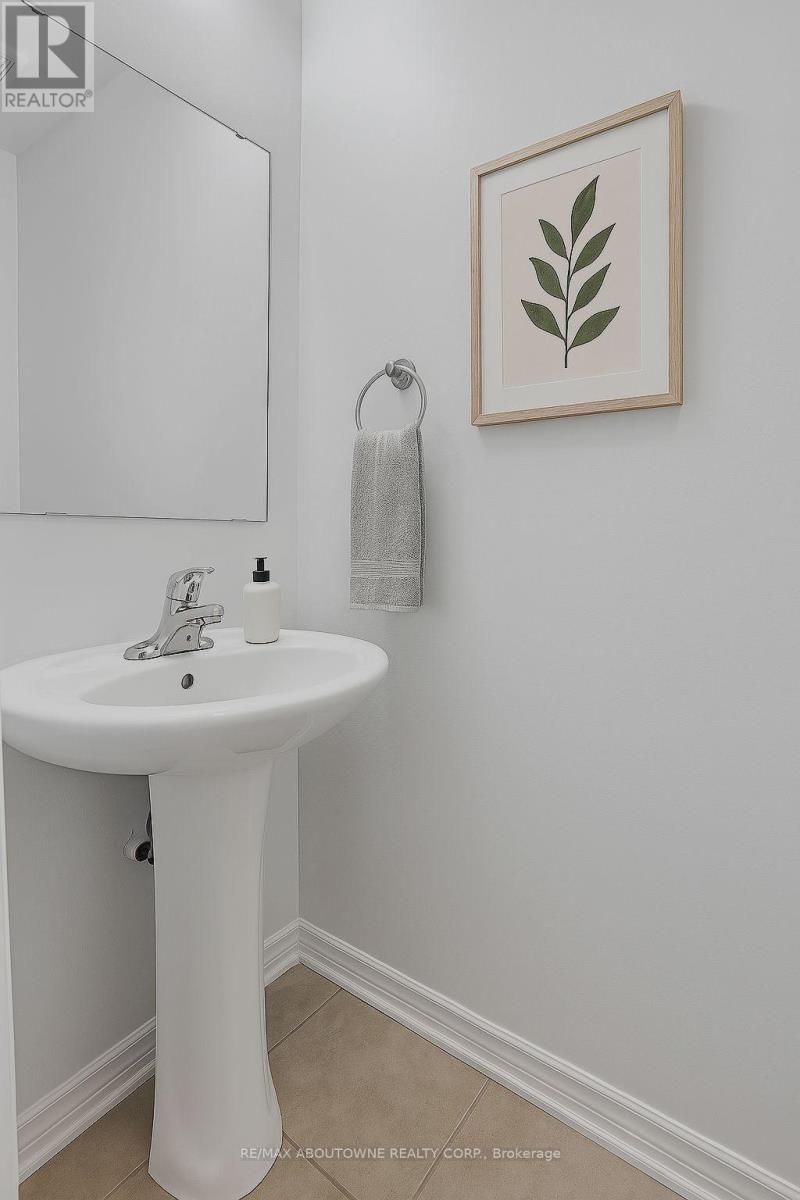 Photo 17 of 71 Cobblehill Crescent, Brampton ON