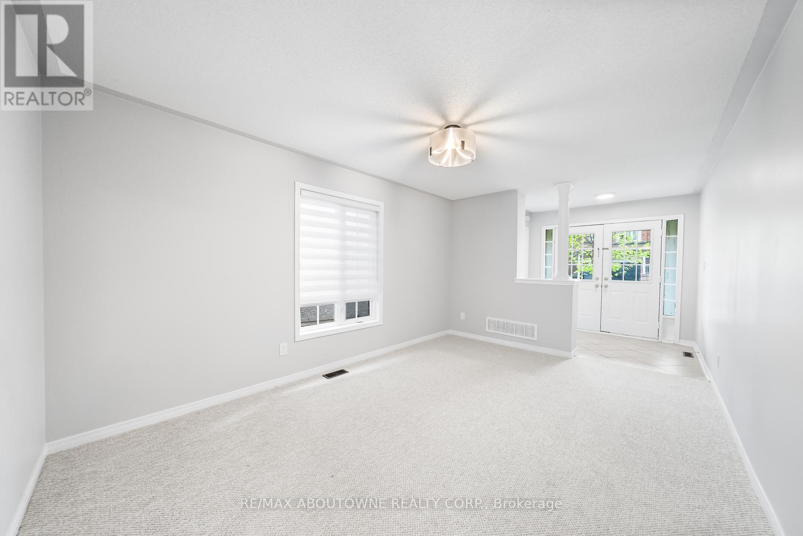 Photo 6 of 71 Cobblehill Crescent, Brampton ON