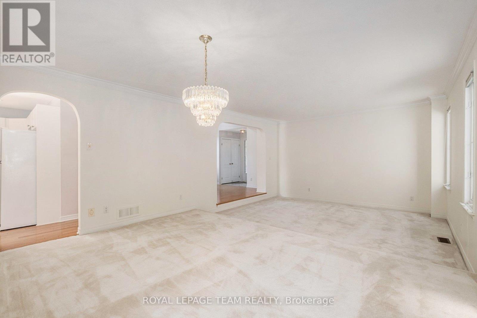 Photo 10 of 239 Markland Crescent, Ottawa ON