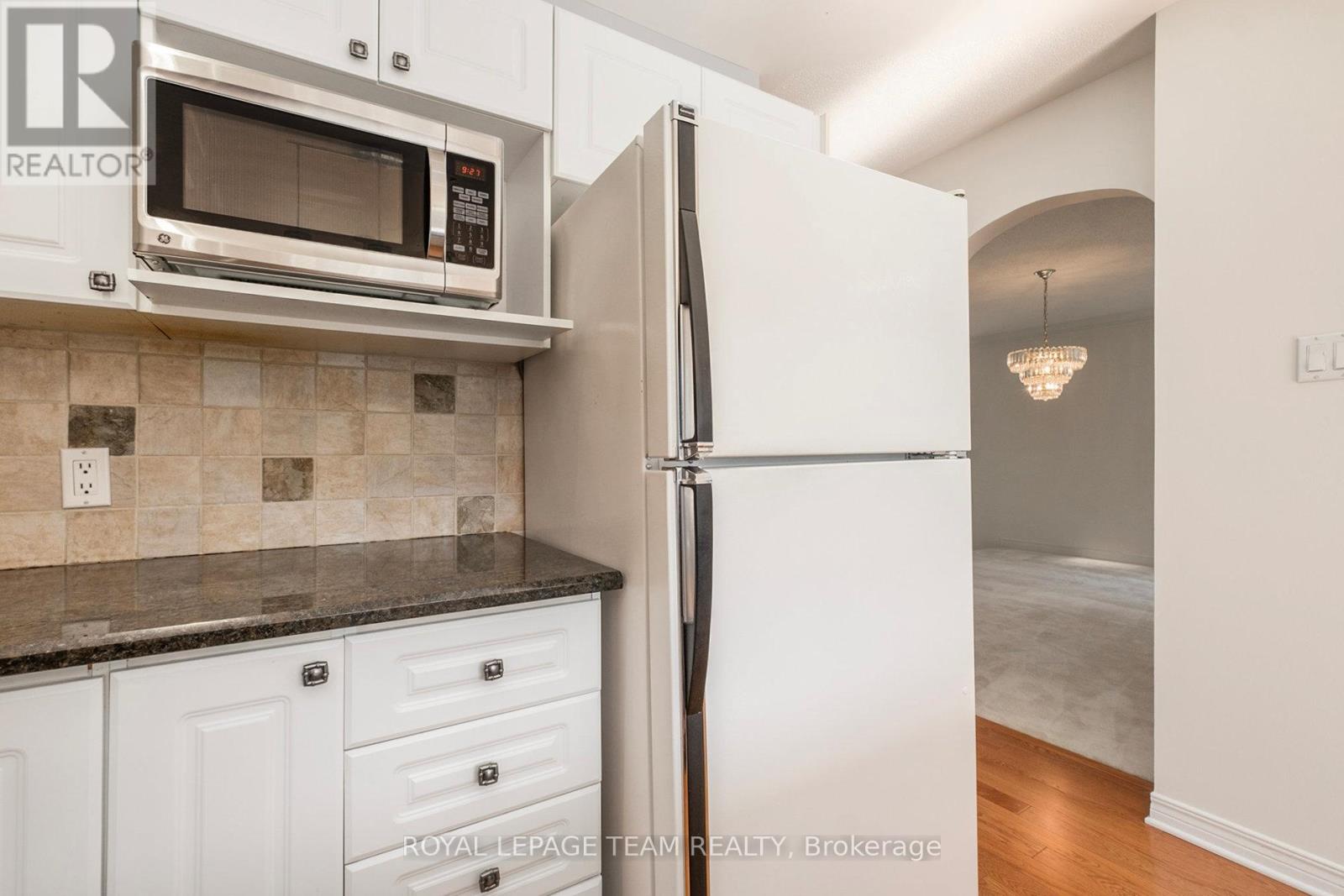 Photo 14 of 239 Markland Crescent, Ottawa ON