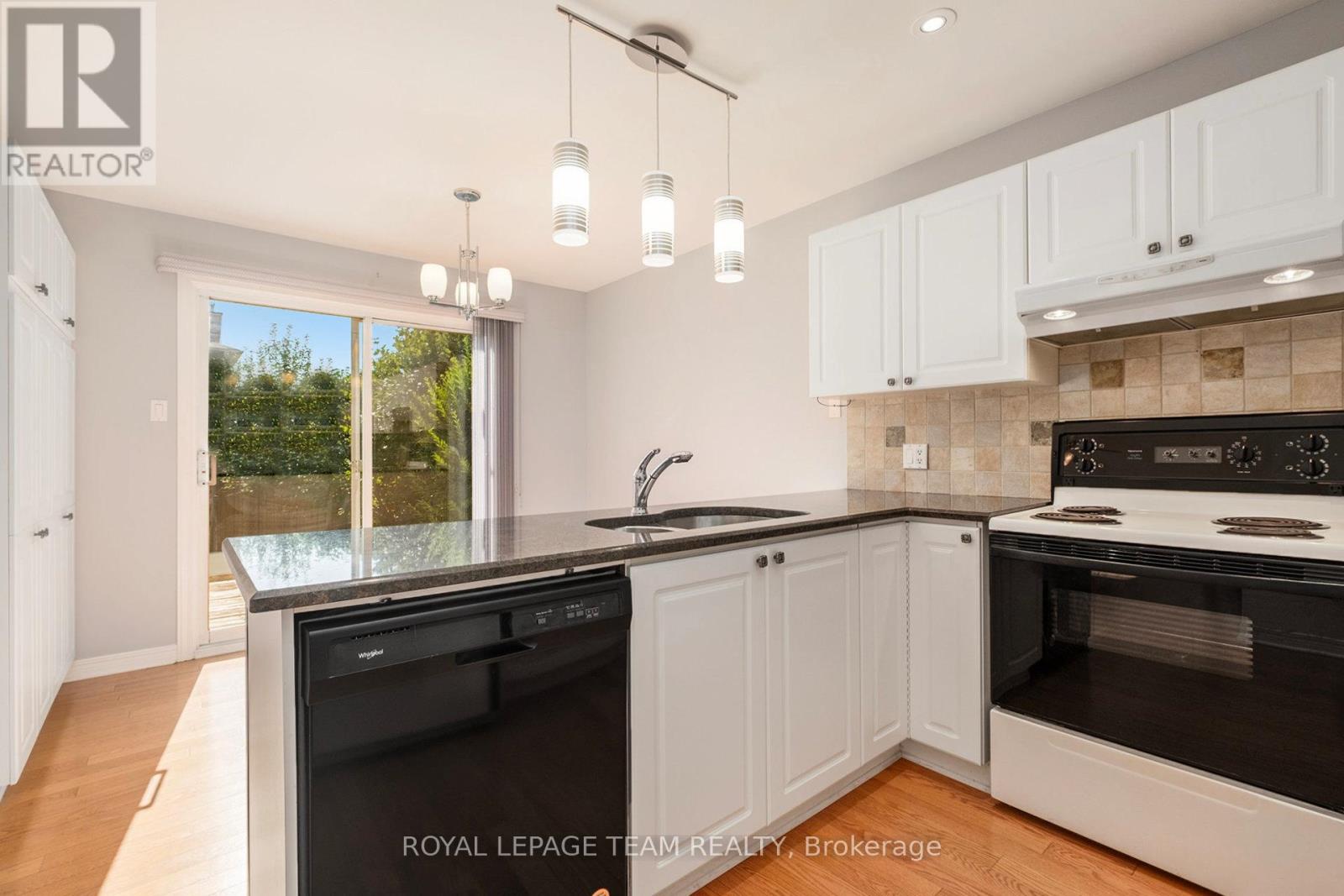Photo 15 of 239 Markland Crescent, Ottawa ON