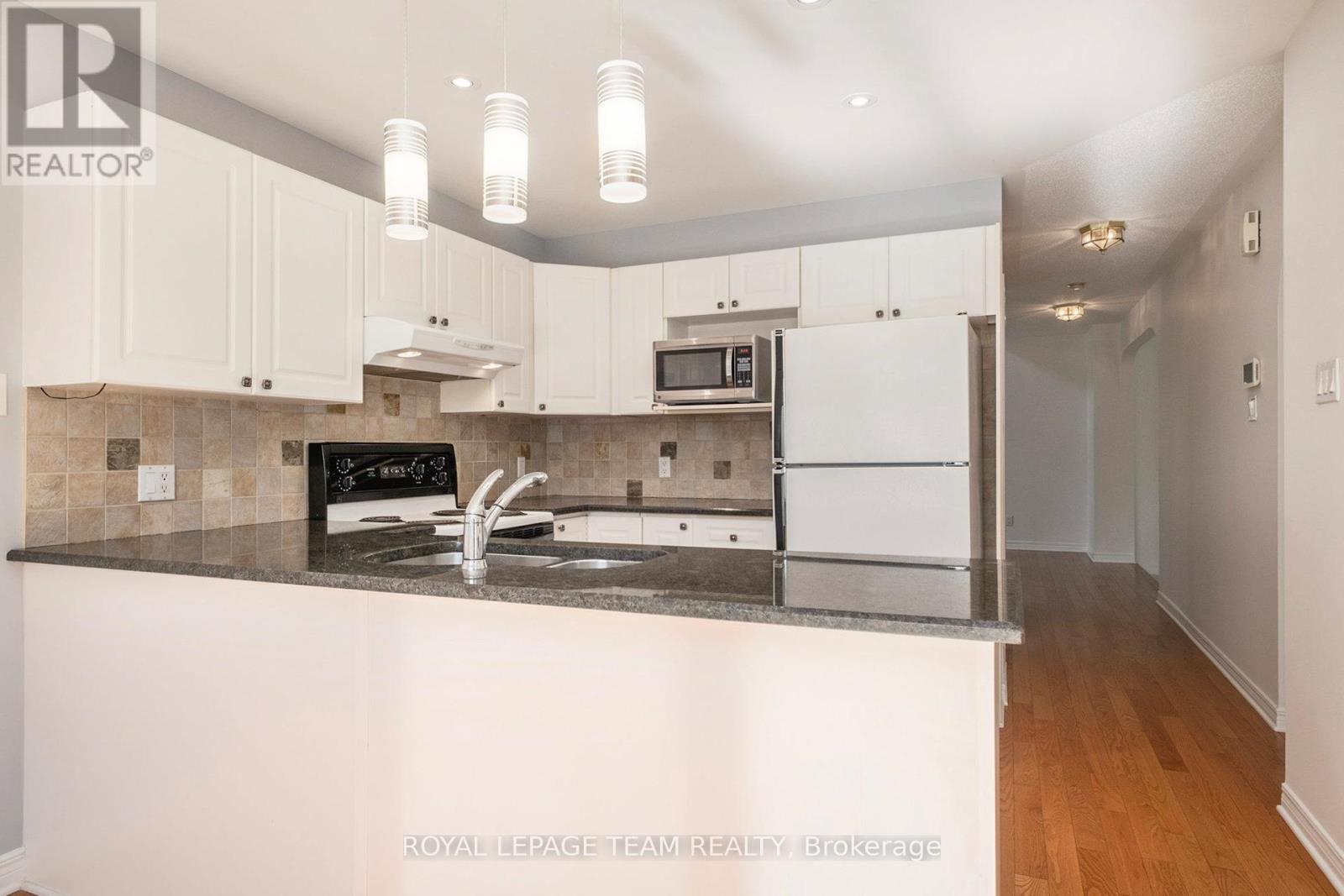 Photo 16 of 239 Markland Crescent, Ottawa ON