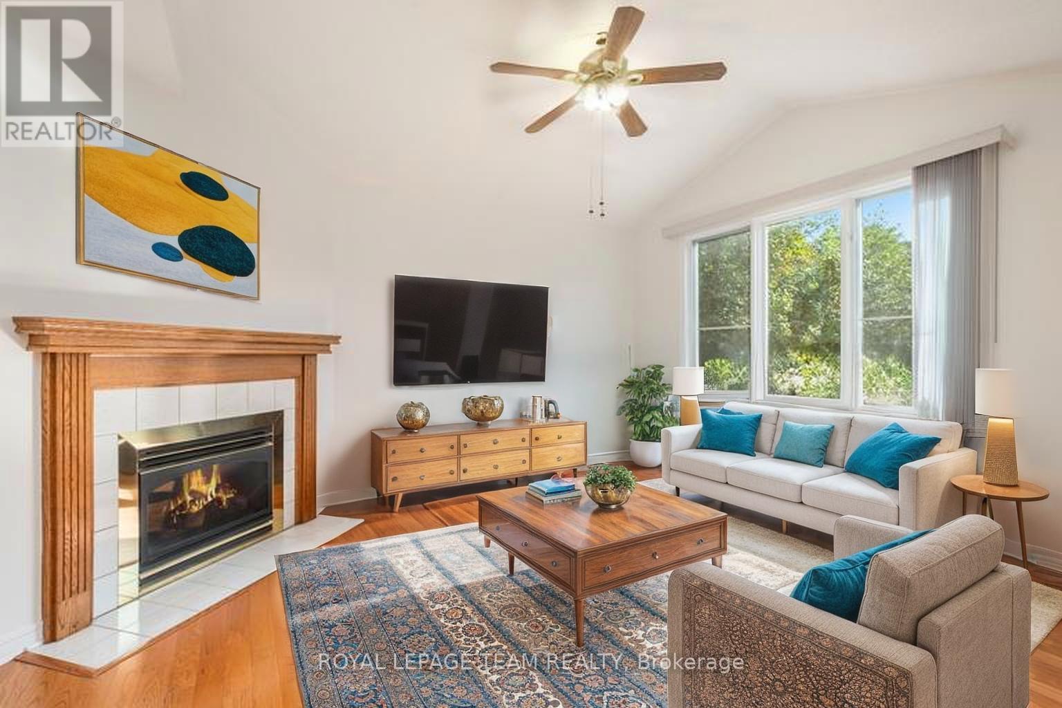 Photo 18 of 239 Markland Crescent, Ottawa ON