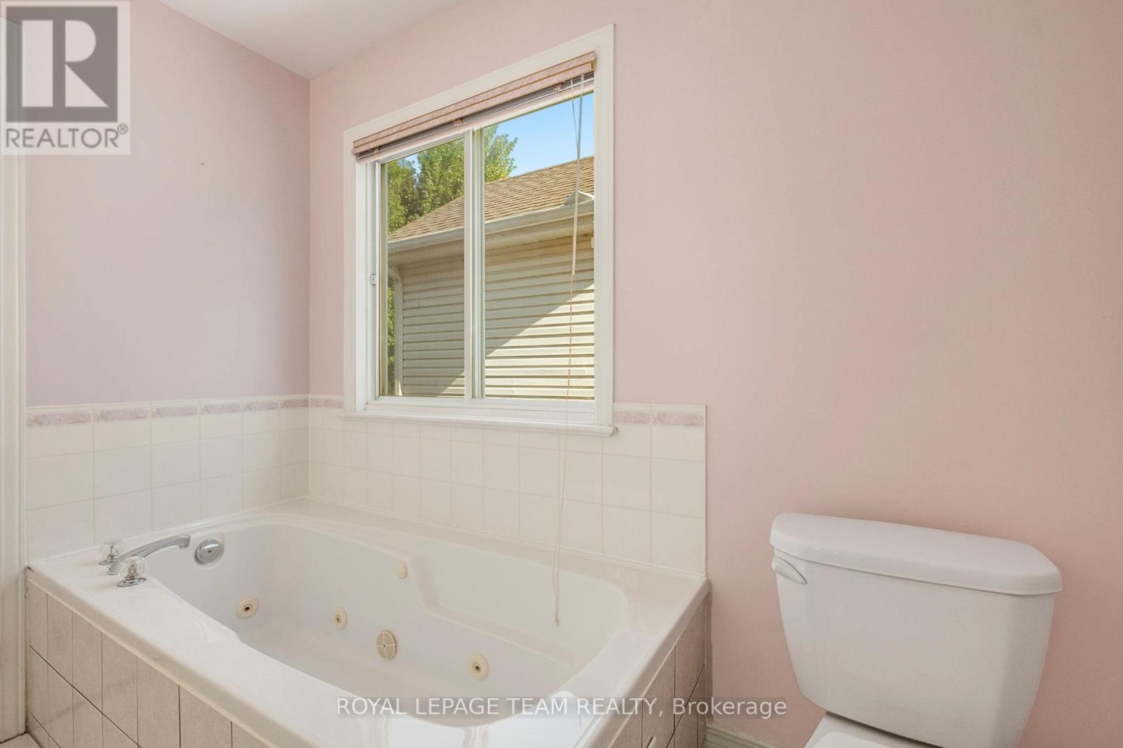 Photo 25 of 239 Markland Crescent, Ottawa ON