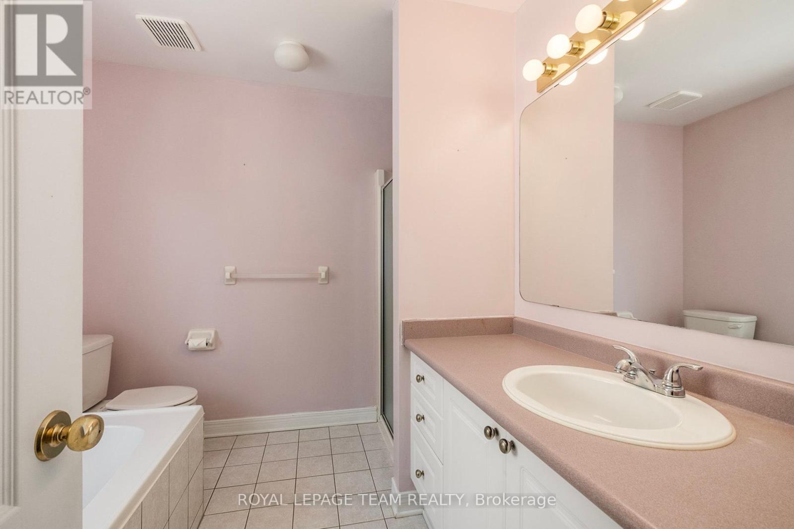 Photo 26 of 239 Markland Crescent, Ottawa ON