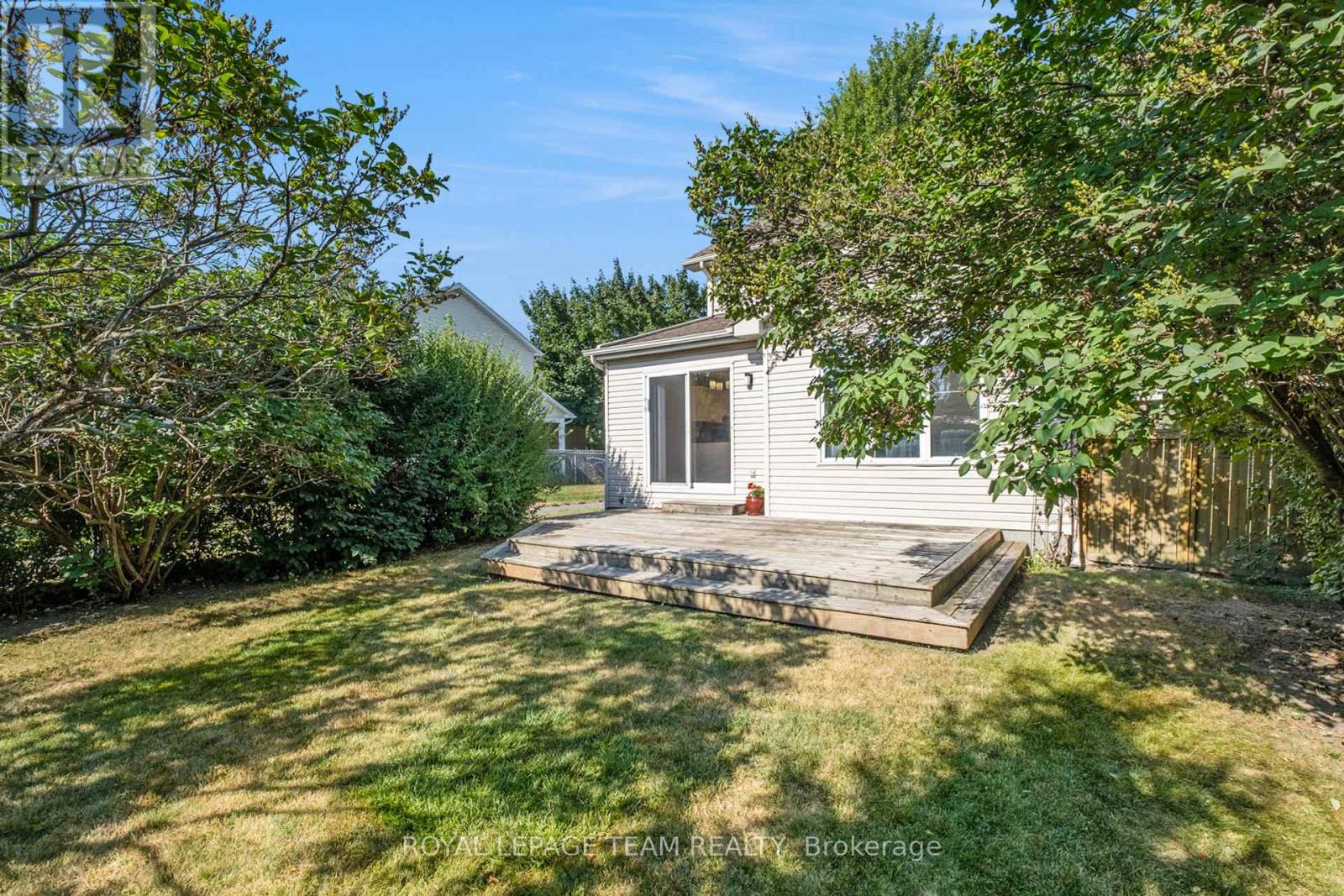 Photo 31 of 239 Markland Crescent, Ottawa ON