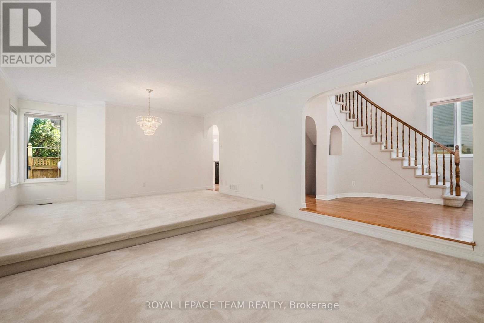 Photo 7 of 239 Markland Crescent, Ottawa ON