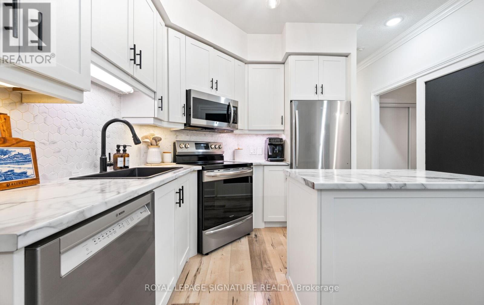 Photo 19 of 104 80 Absolute Avenue, Mississauga ON