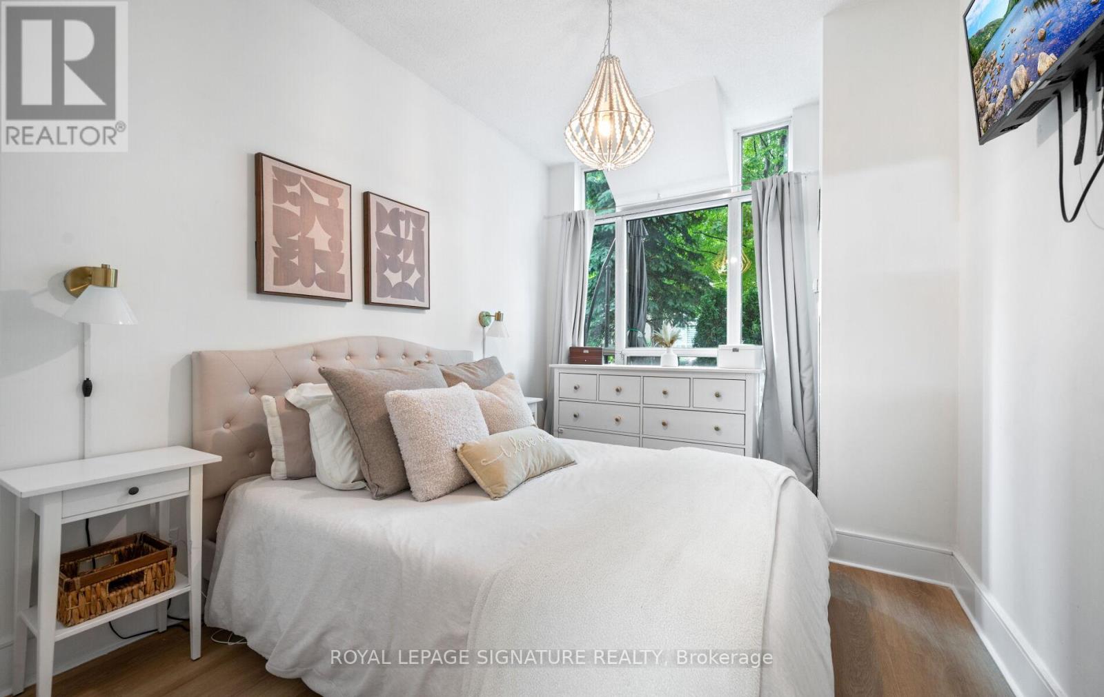 Photo 4 of 104 80 Absolute Avenue, Mississauga ON