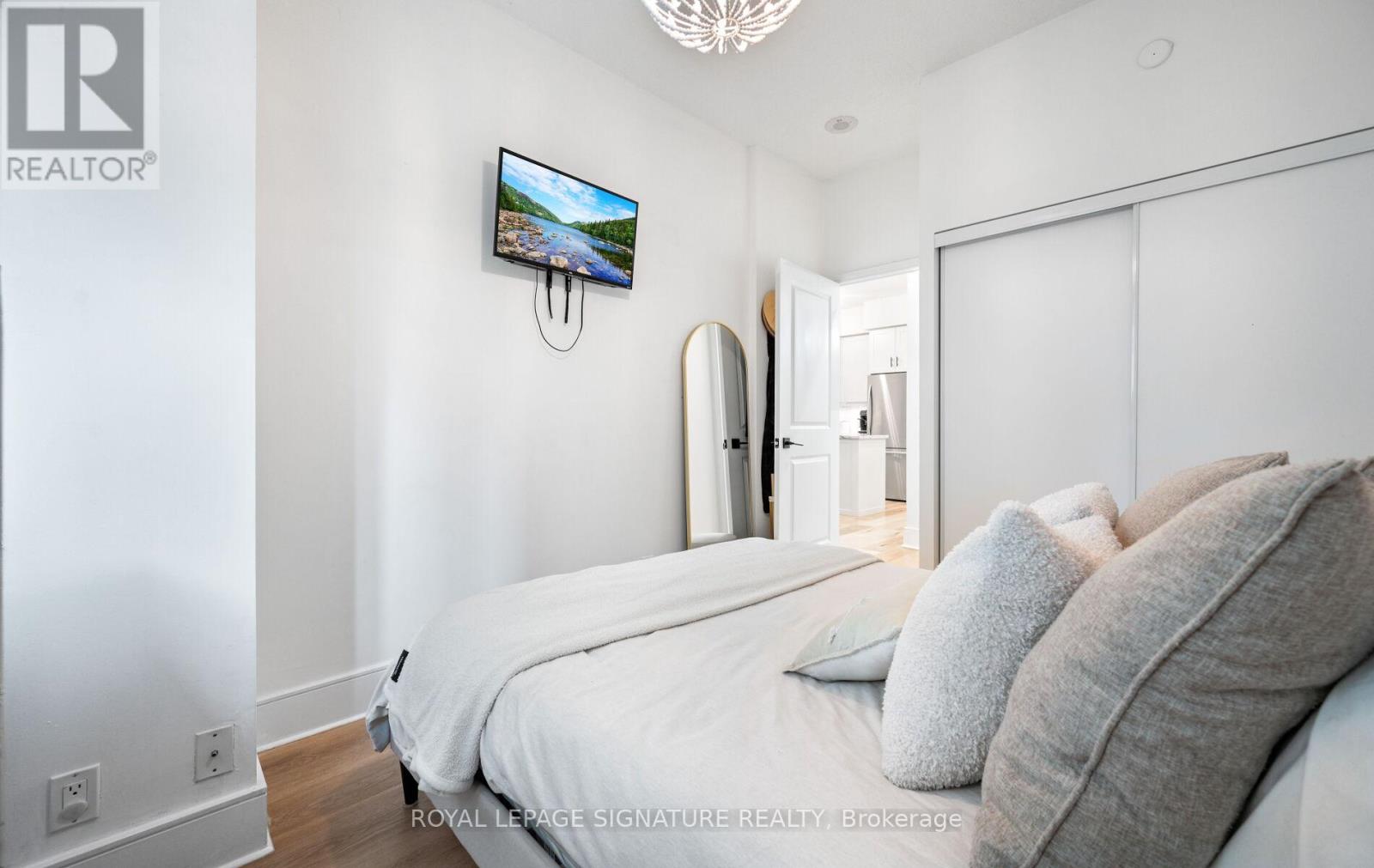 Photo 11 of 104 80 Absolute Avenue, Mississauga ON