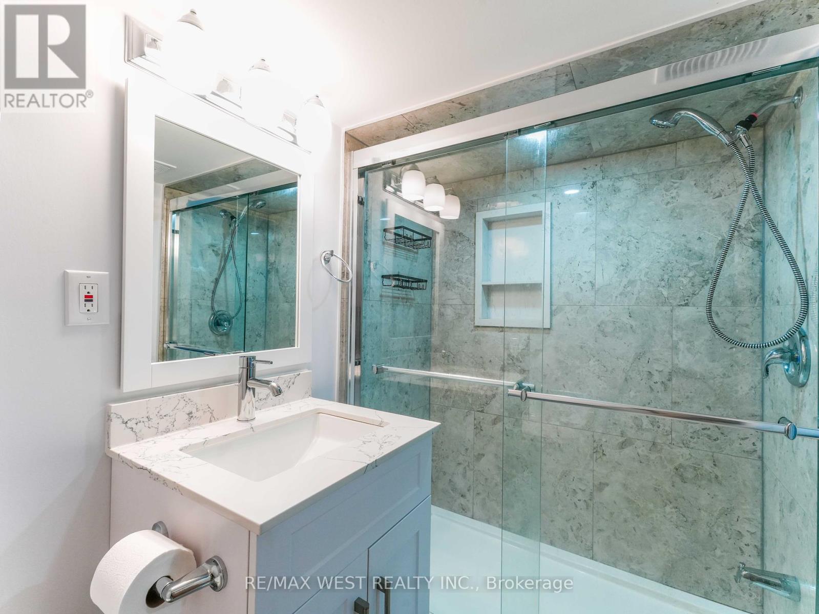 Photo 8 of 72 Sedgegrass Way, Brampton ON
