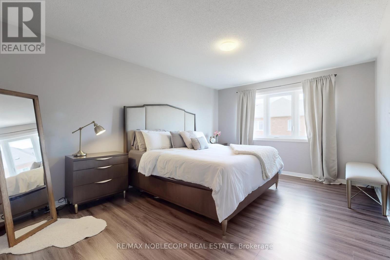 Photo 18 of 130 Rockgarden Trail, Brampton ON