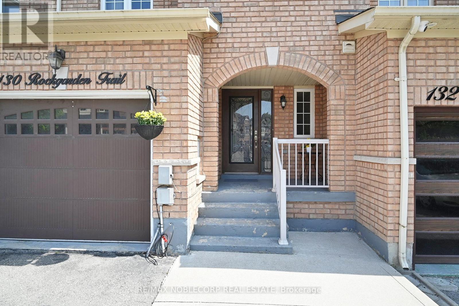 Photo 3 of 130 Rockgarden Trail, Brampton ON