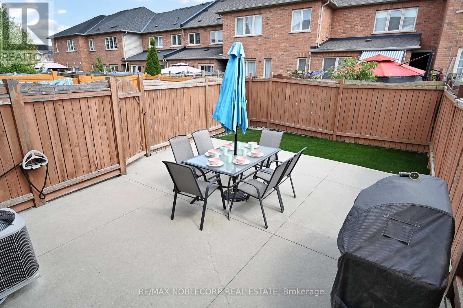 Photo 40 of 130 Rockgarden Trail, Brampton ON