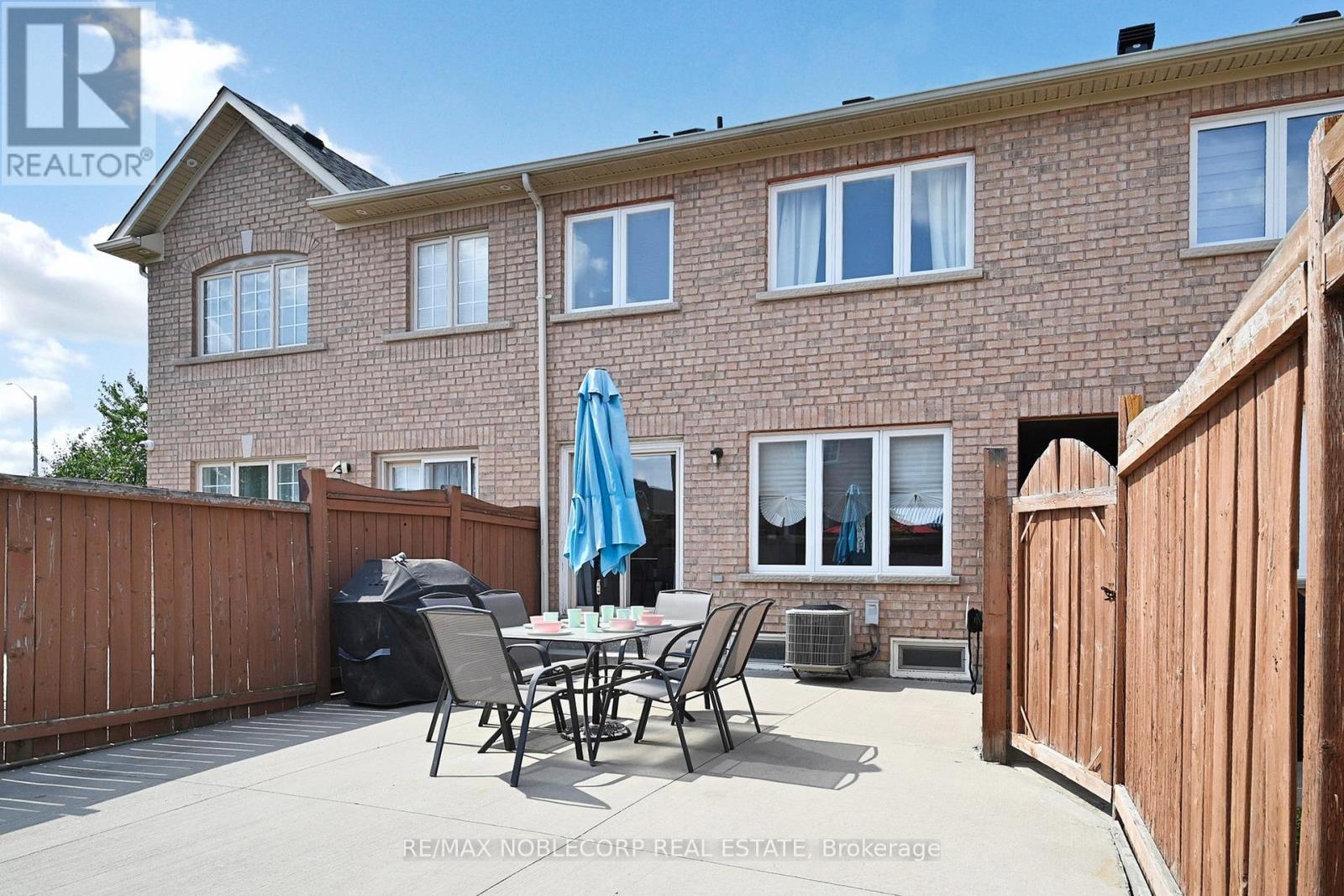 Photo 41 of 130 Rockgarden Trail, Brampton ON