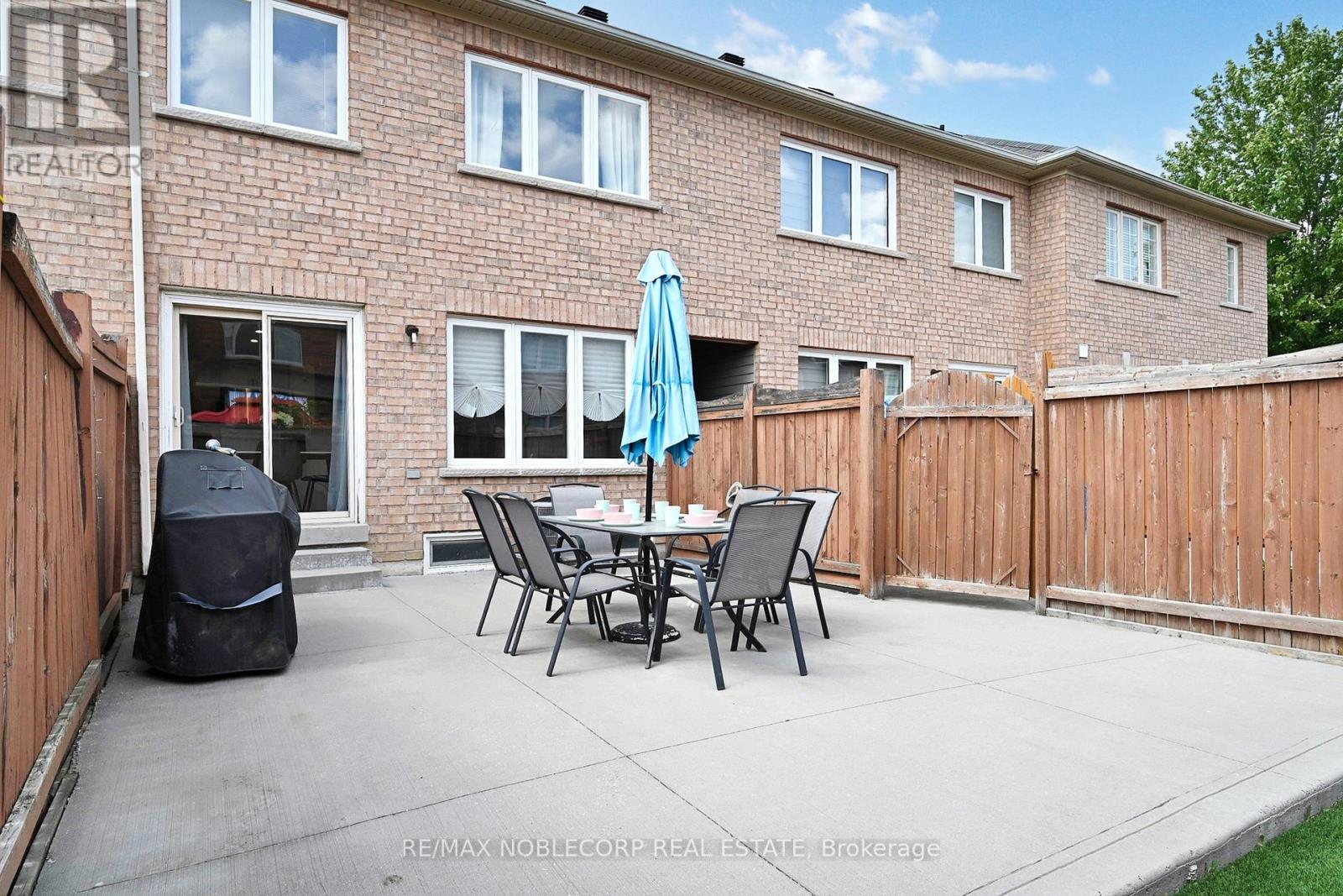 Photo 42 of 130 Rockgarden Trail, Brampton ON