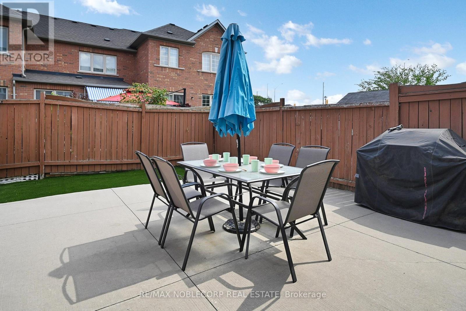 Photo 48 of 130 Rockgarden Trail, Brampton ON
