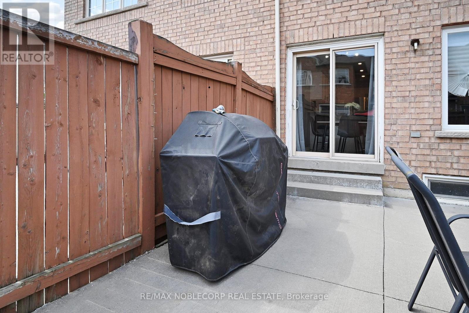 Photo 49 of 130 Rockgarden Trail, Brampton ON