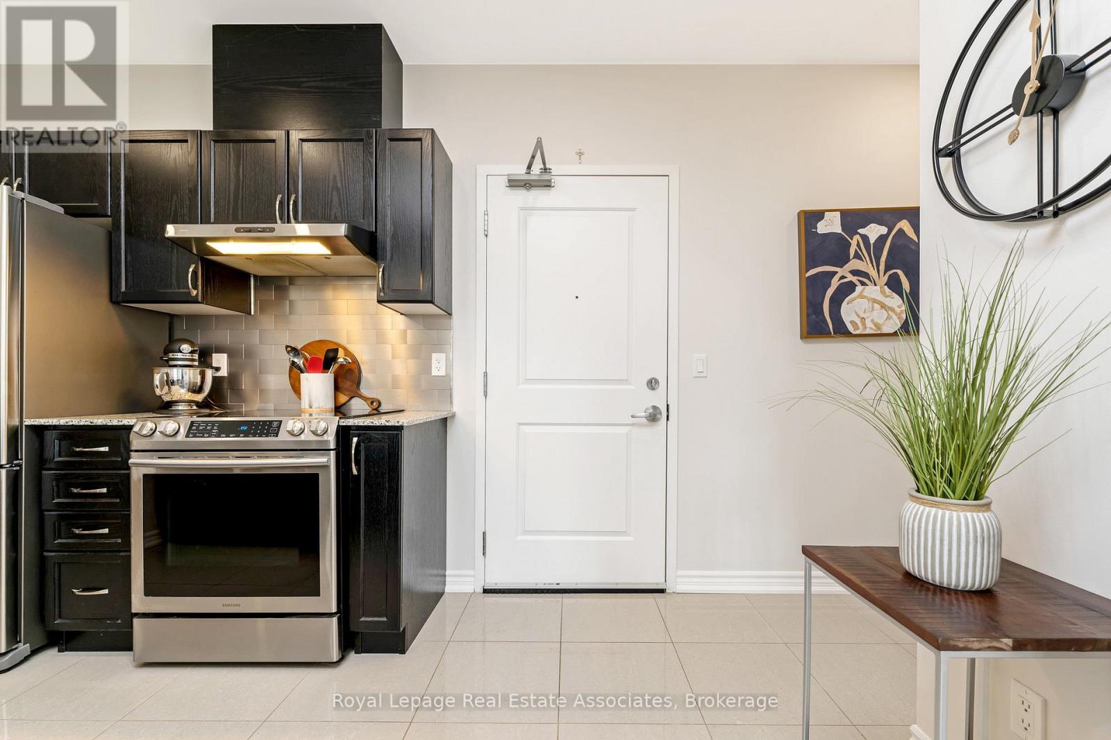 Photo 14 of 304 1370 Costigan Road, Milton ON