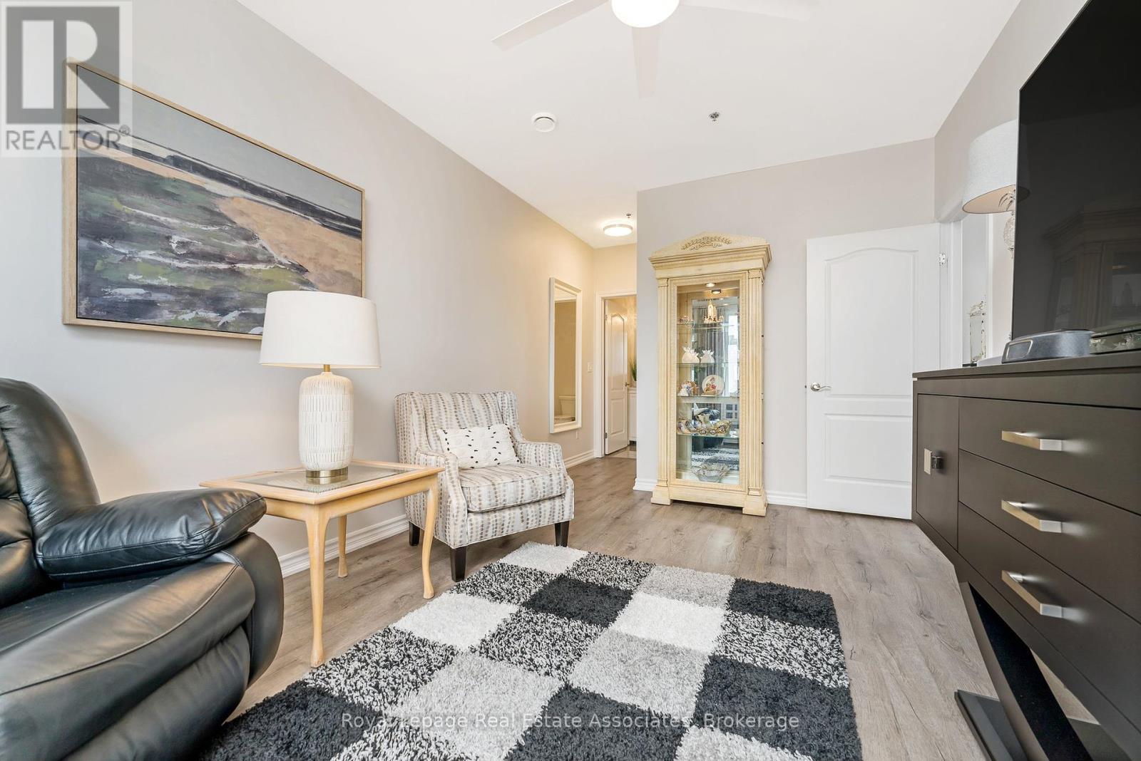 Photo 26 of 304 1370 Costigan Road, Milton ON