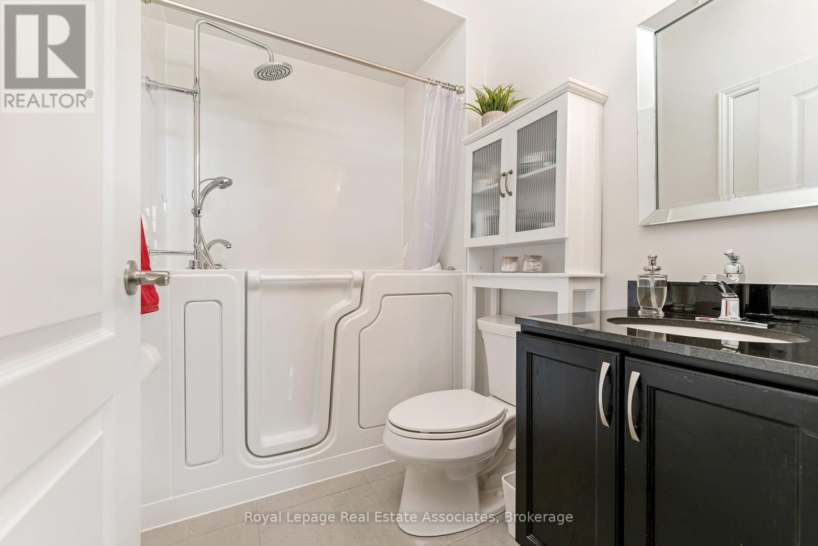 Photo 32 of 304 1370 Costigan Road, Milton ON