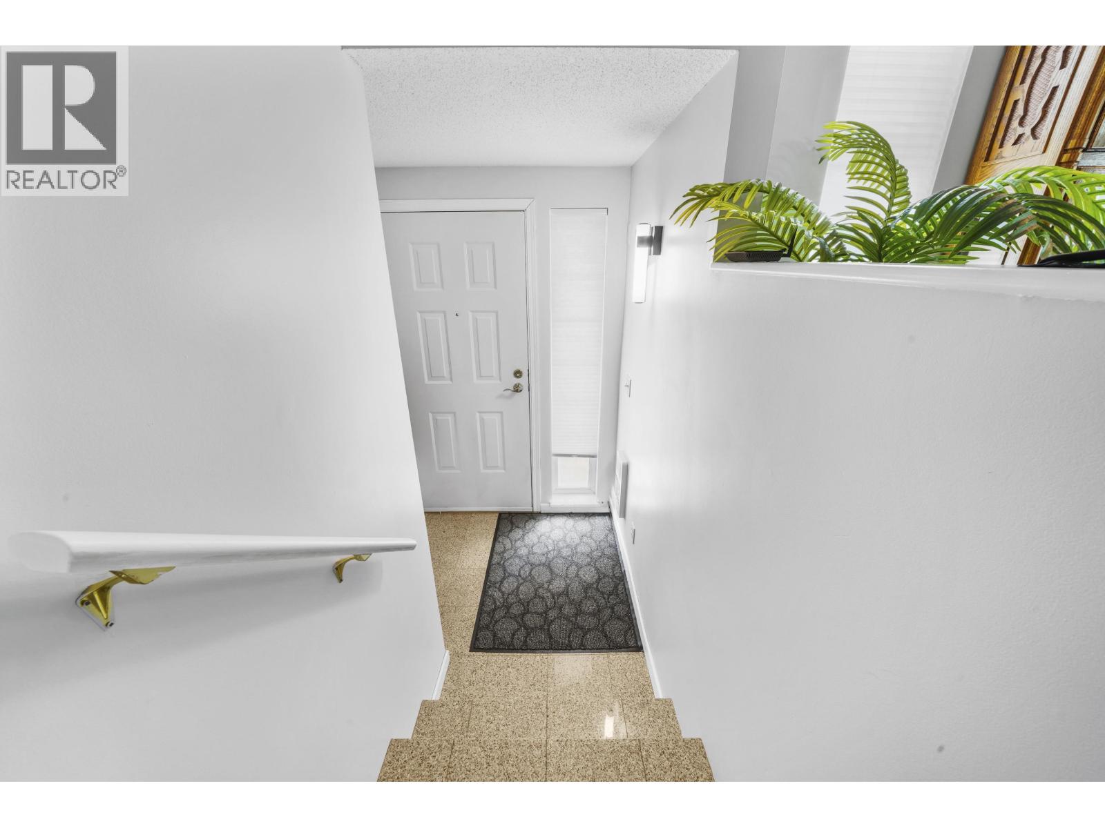 Photo 26 of 66 2422 Hawthorne Avenue, Port Coquitlam BC