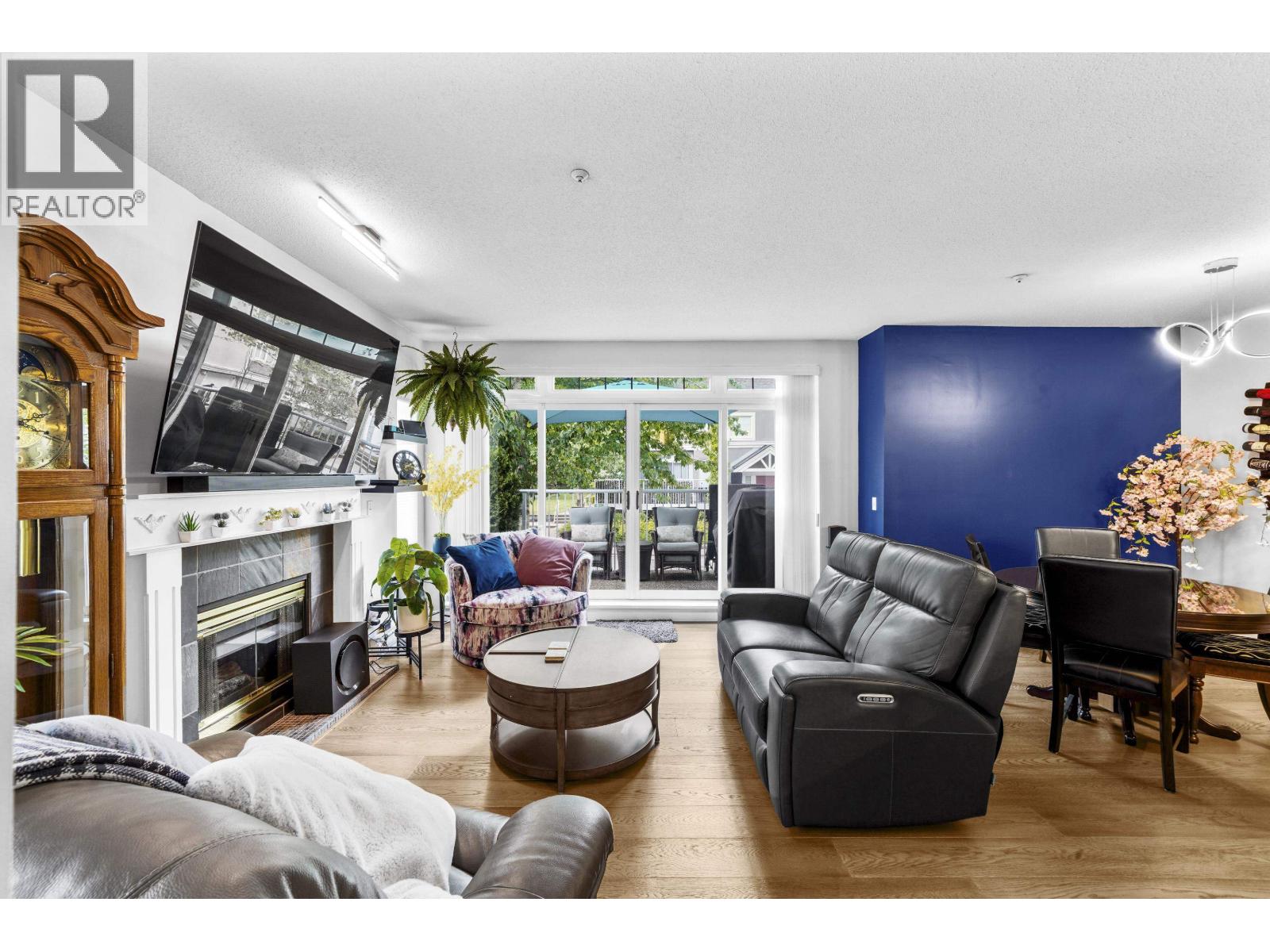 Photo 3 of 66 2422 Hawthorne Avenue, Port Coquitlam BC