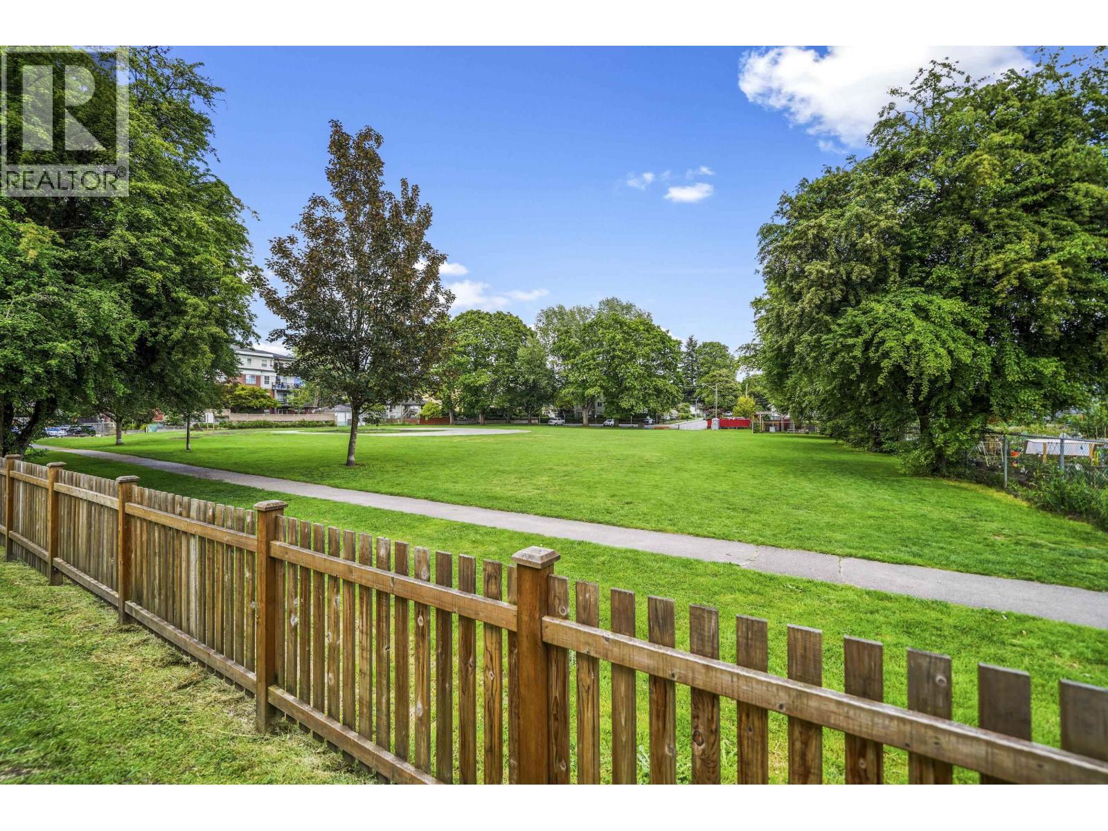 Photo 30 of 66 2422 Hawthorne Avenue, Port Coquitlam BC