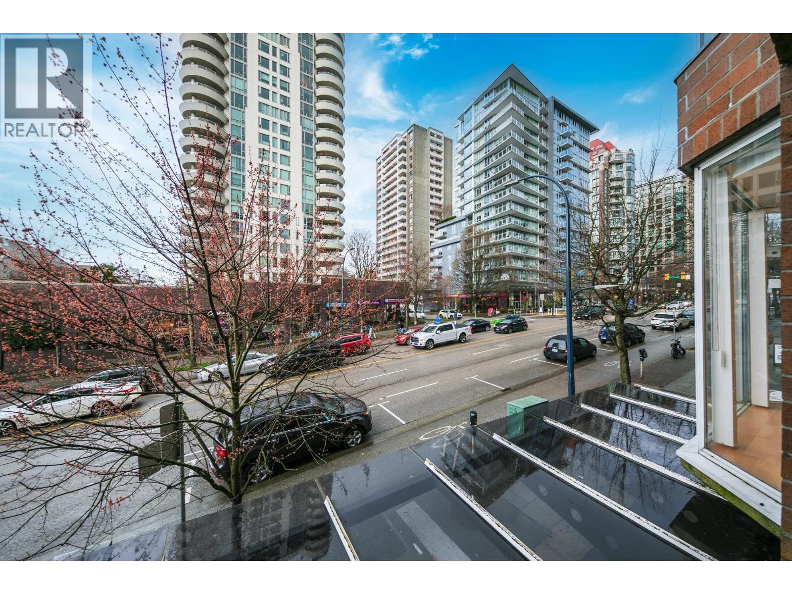 Photo 4 of 209 1330 Burrard Street, Vancouver BC