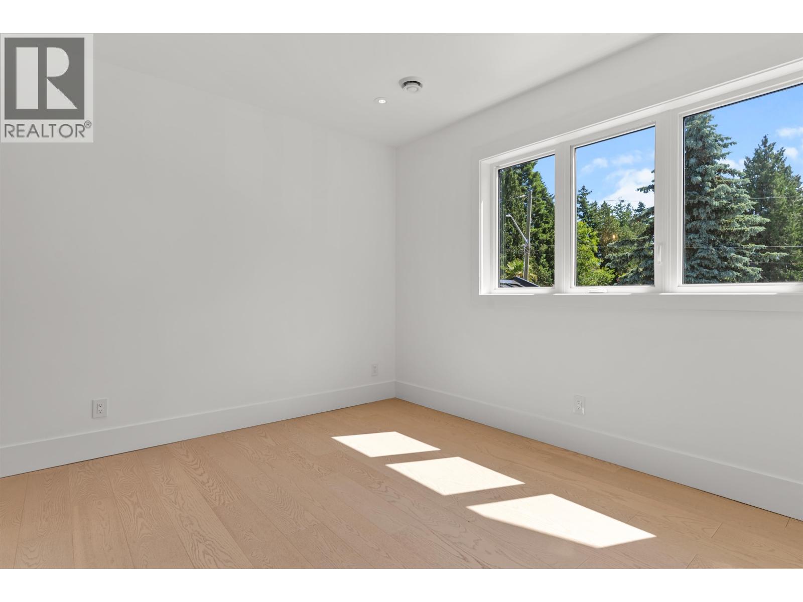 Photo 3 of 1519 Braid Road, Delta BC