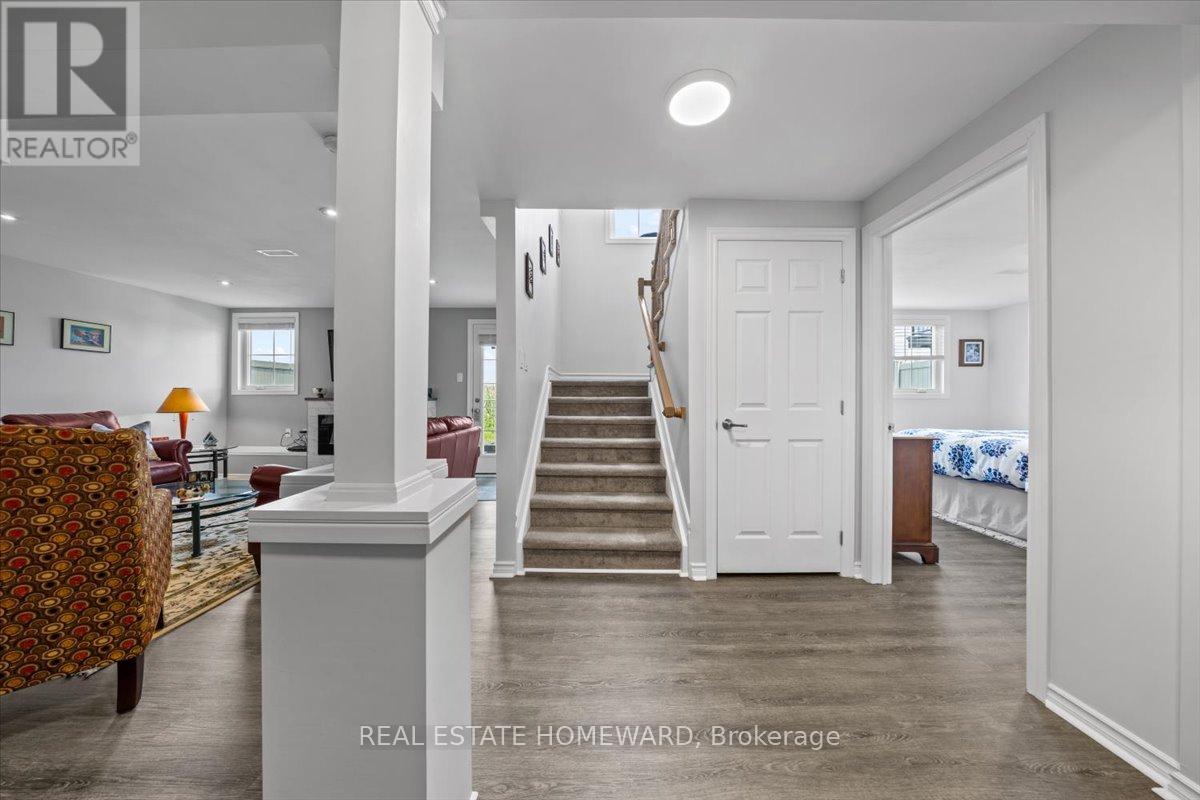 Photo 25 of 207 Cranesbill Road, Ottawa ON