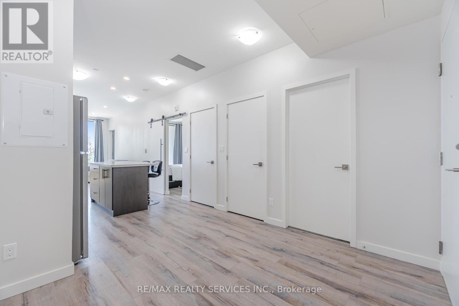 Photo 10 of 311 690 King Street W, Kitchener ON