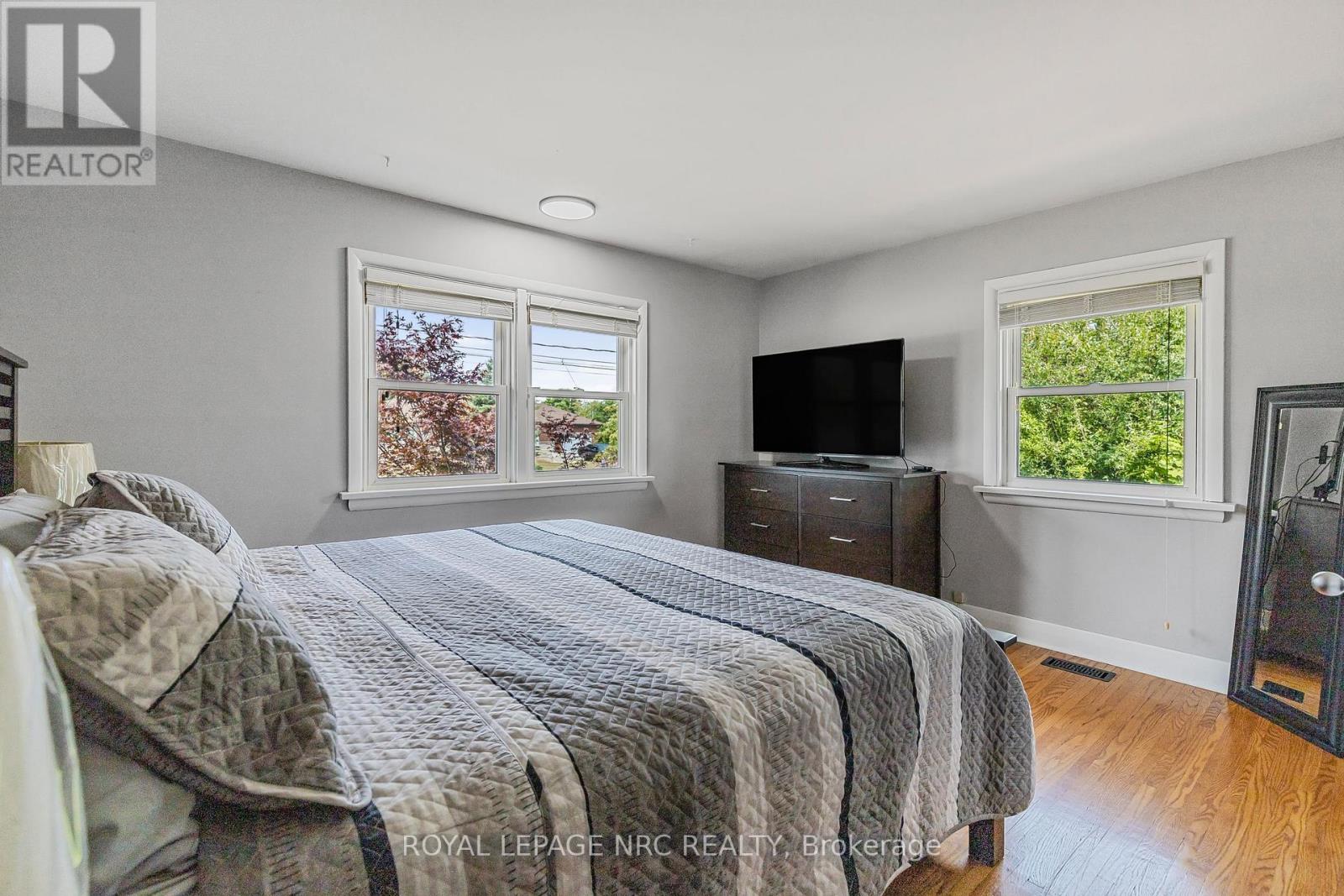 Photo 28 of 4 Cline Road, Grimsby ON