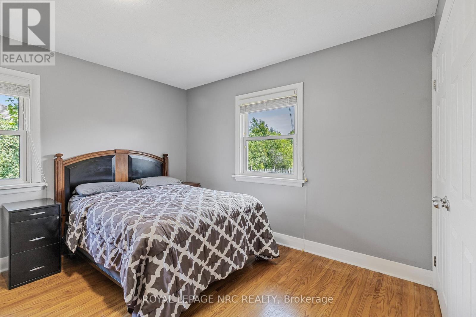 Photo 42 of 4 Cline Road, Grimsby ON