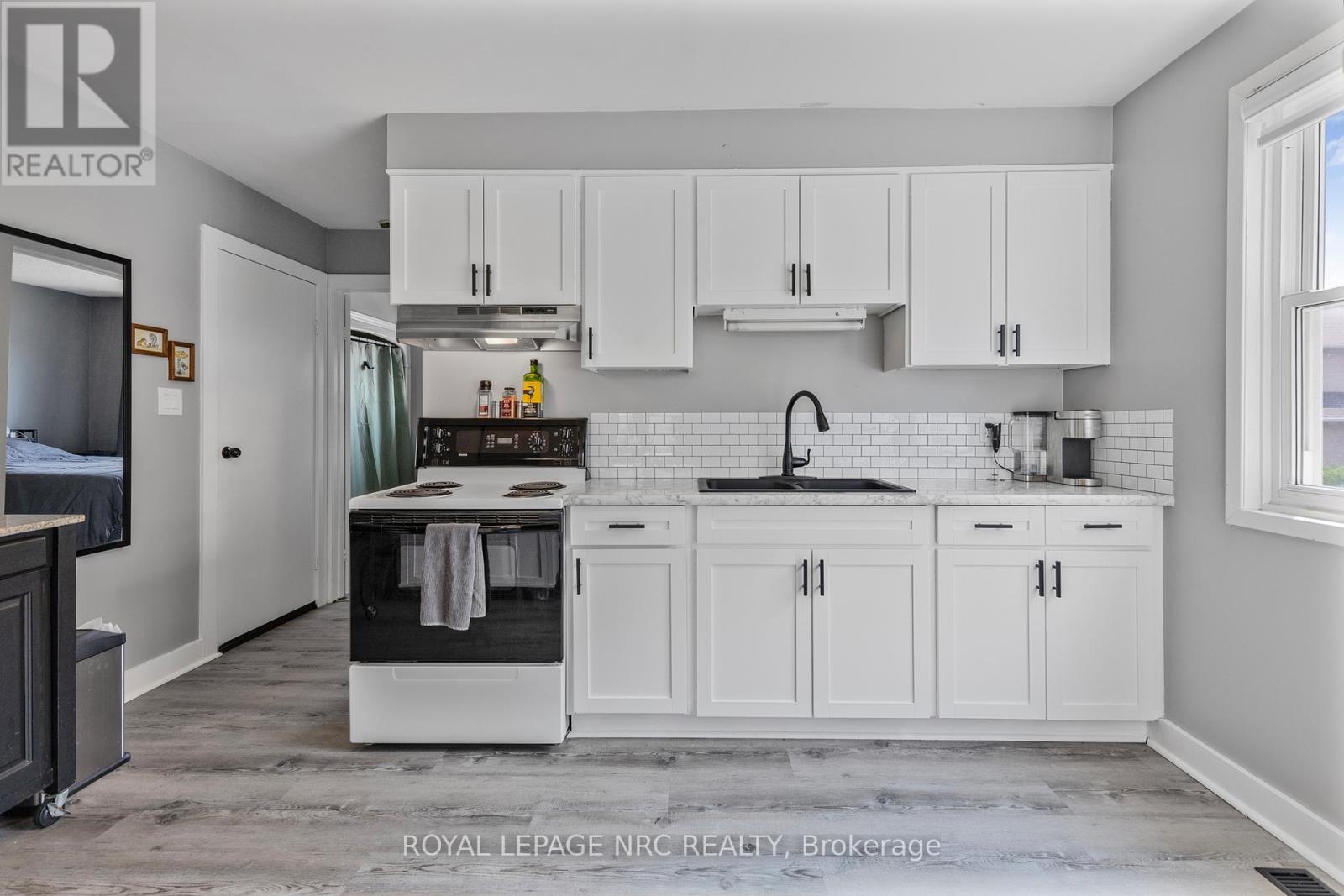 Photo 21 of 4 Cline Road, Grimsby ON