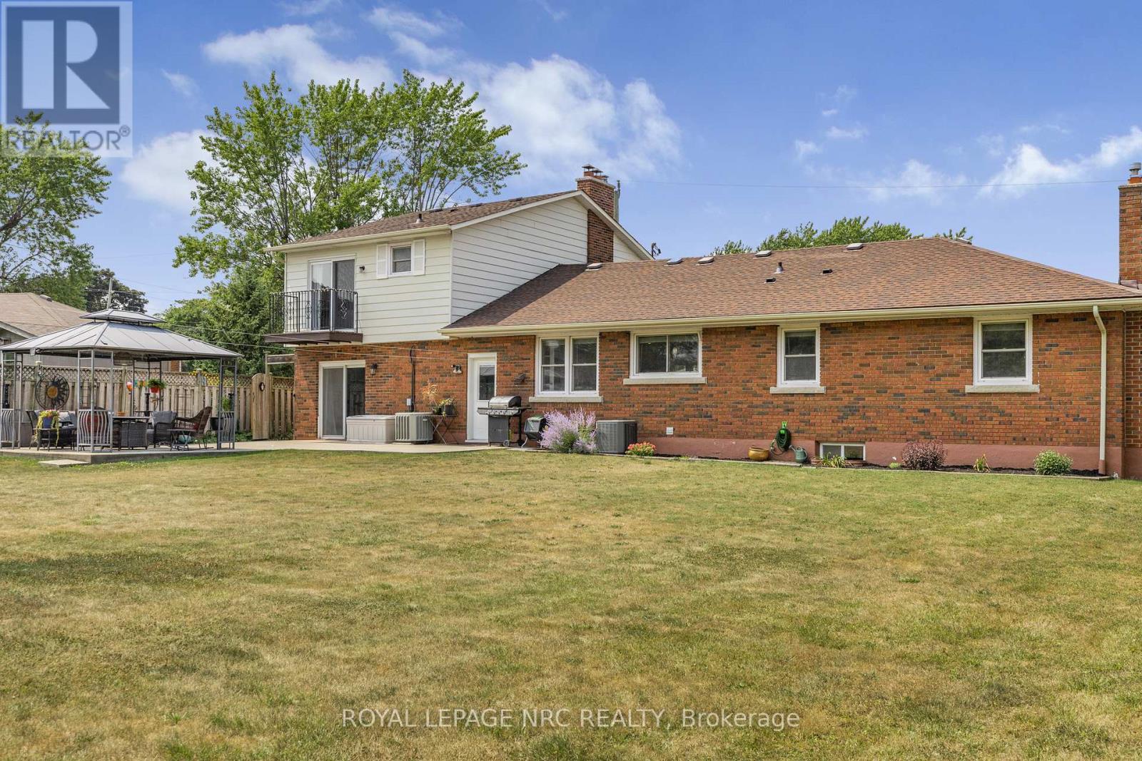 Photo 10 of 4 Cline Road, Grimsby ON