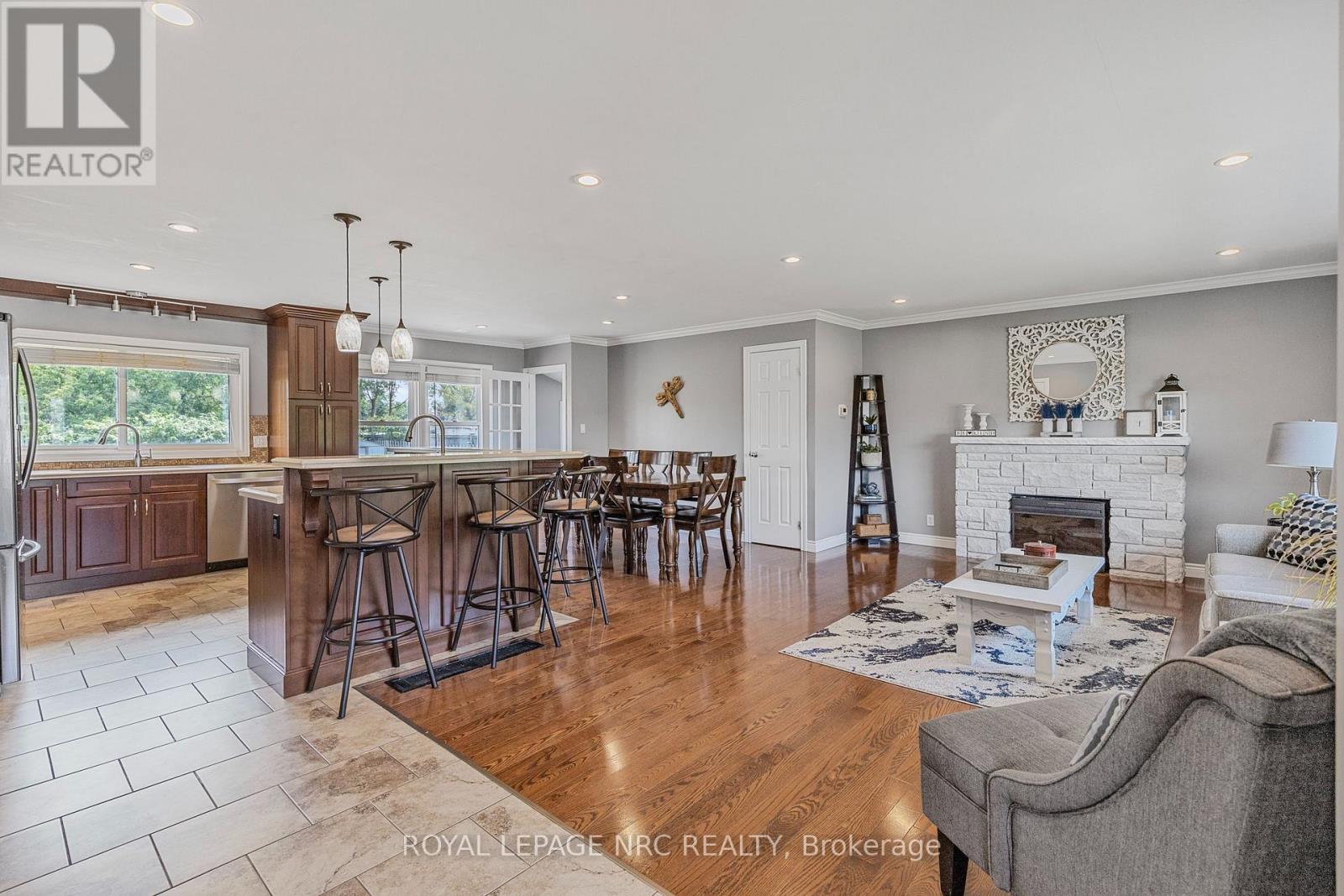 Photo 40 of 4 Cline Road, Grimsby ON