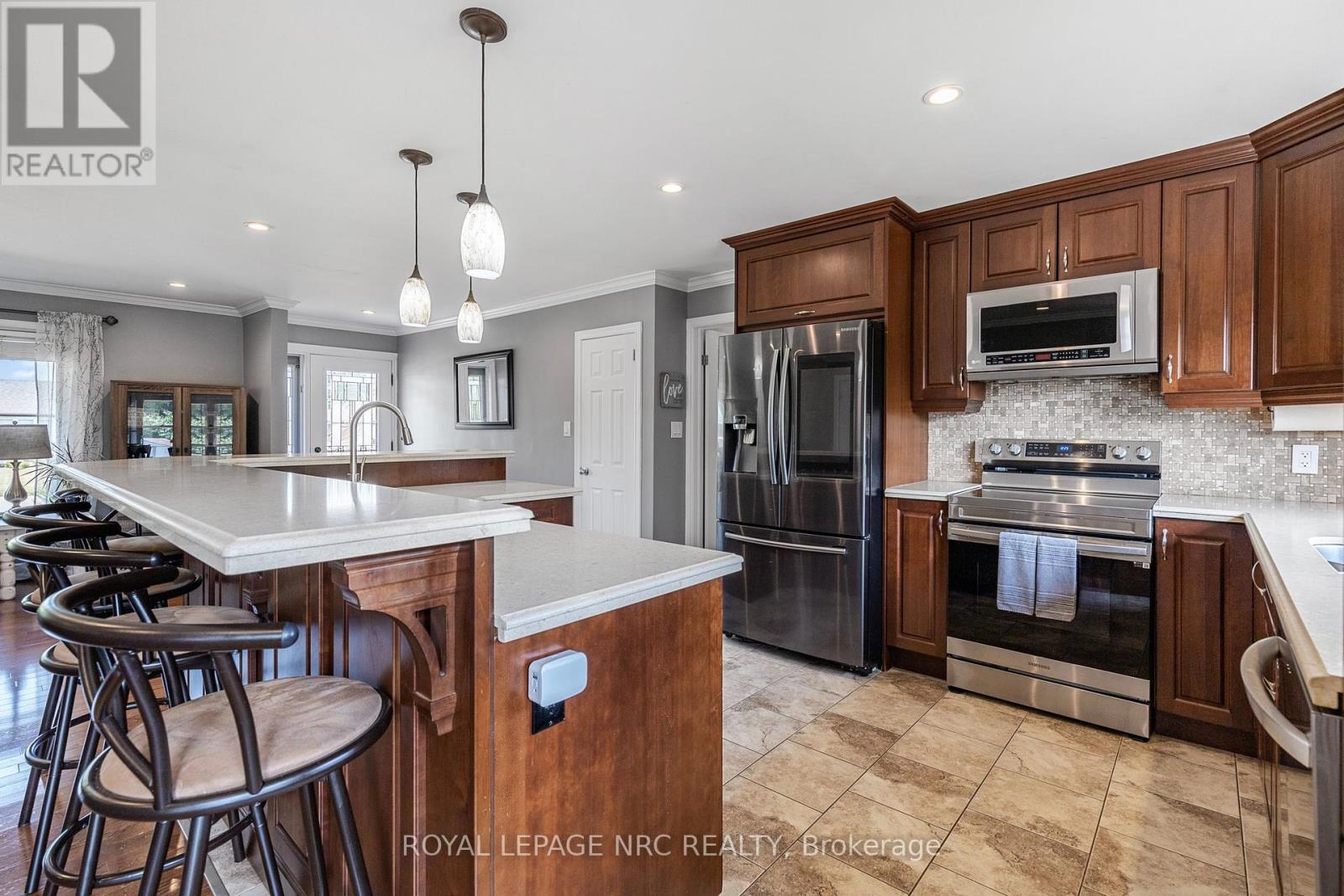 Photo 29 of 4 Cline Road, Grimsby ON