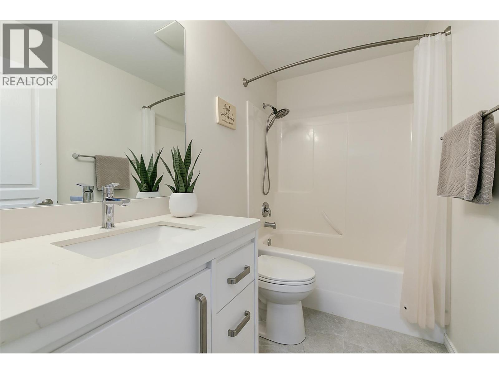 Photo 7 of 1420 Bentien Road, Kelowna BC