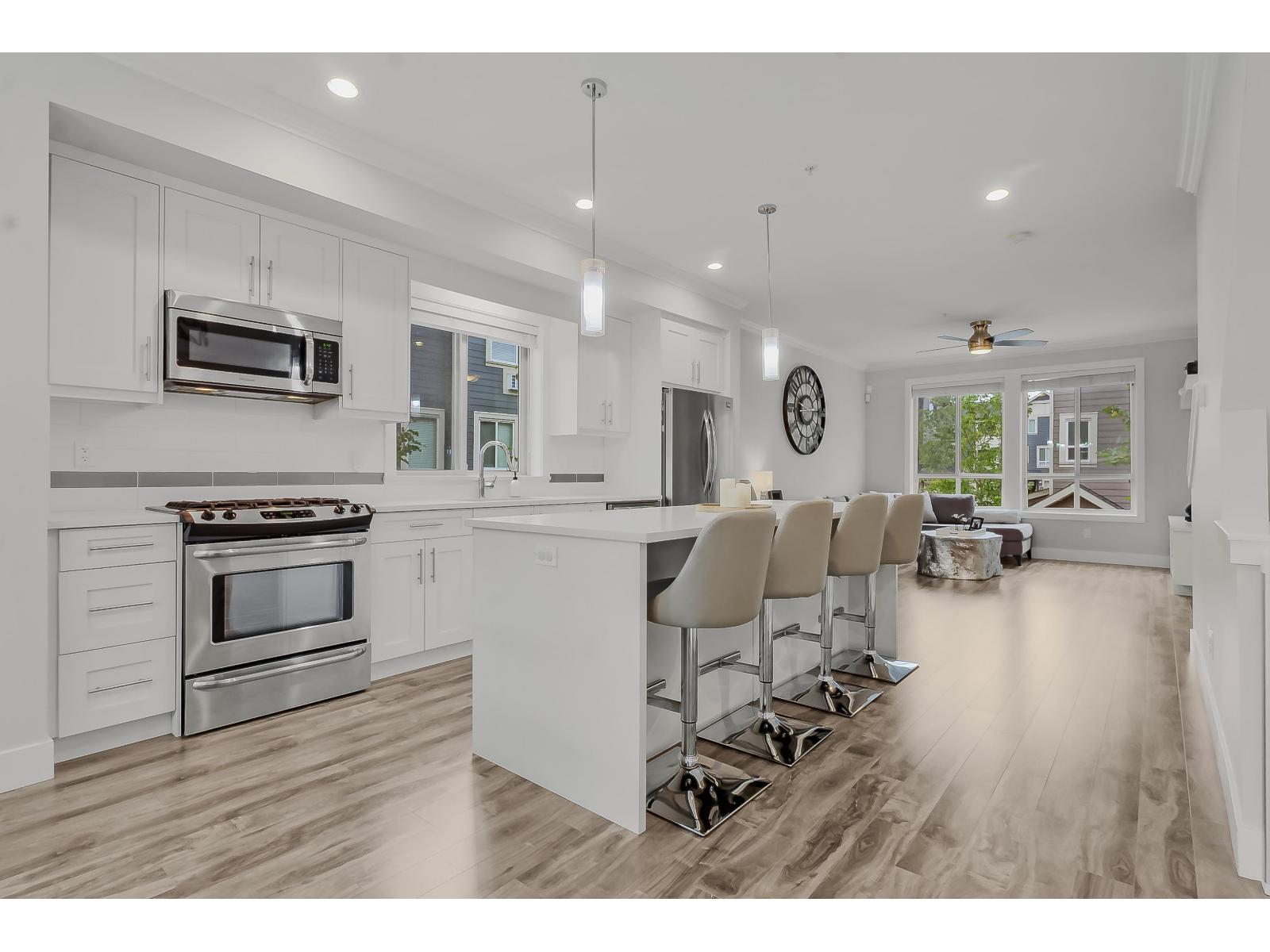 Photo 2 of 36 19913 70 Avenue, Langley BC