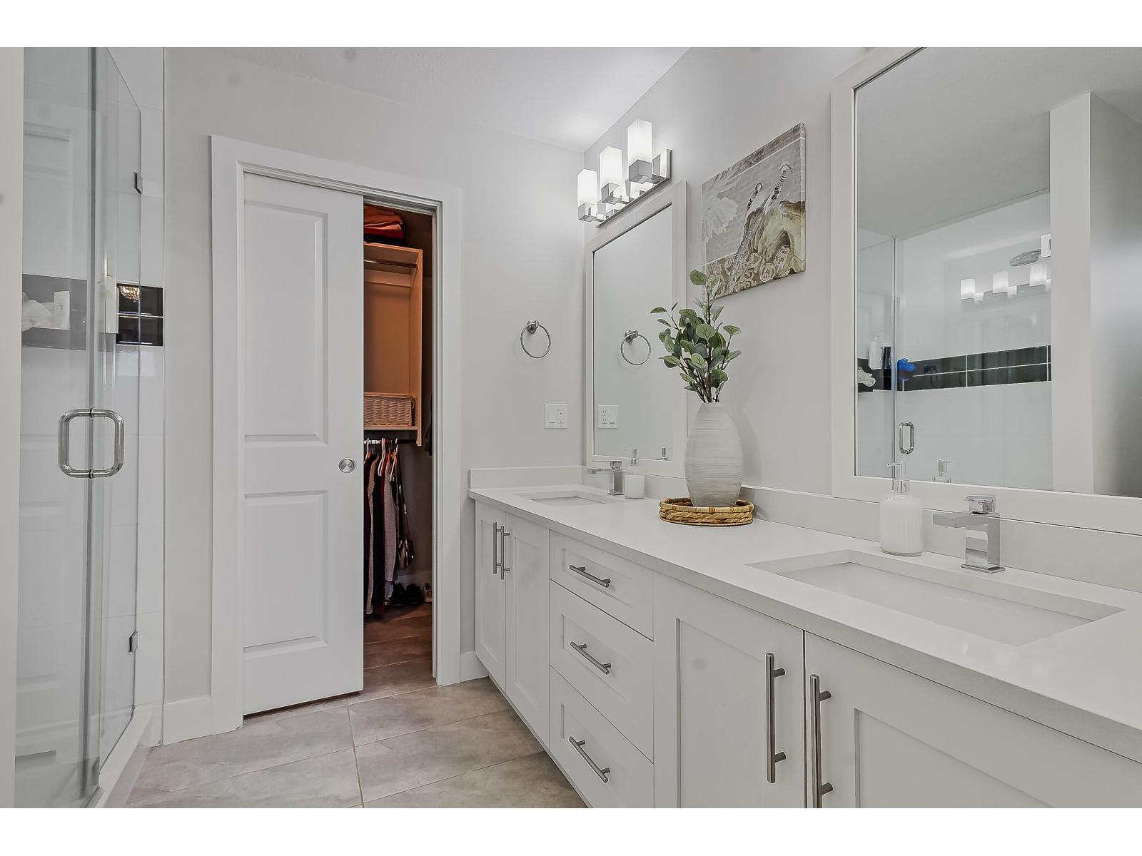 Photo 17 of 36 19913 70 Avenue, Langley BC