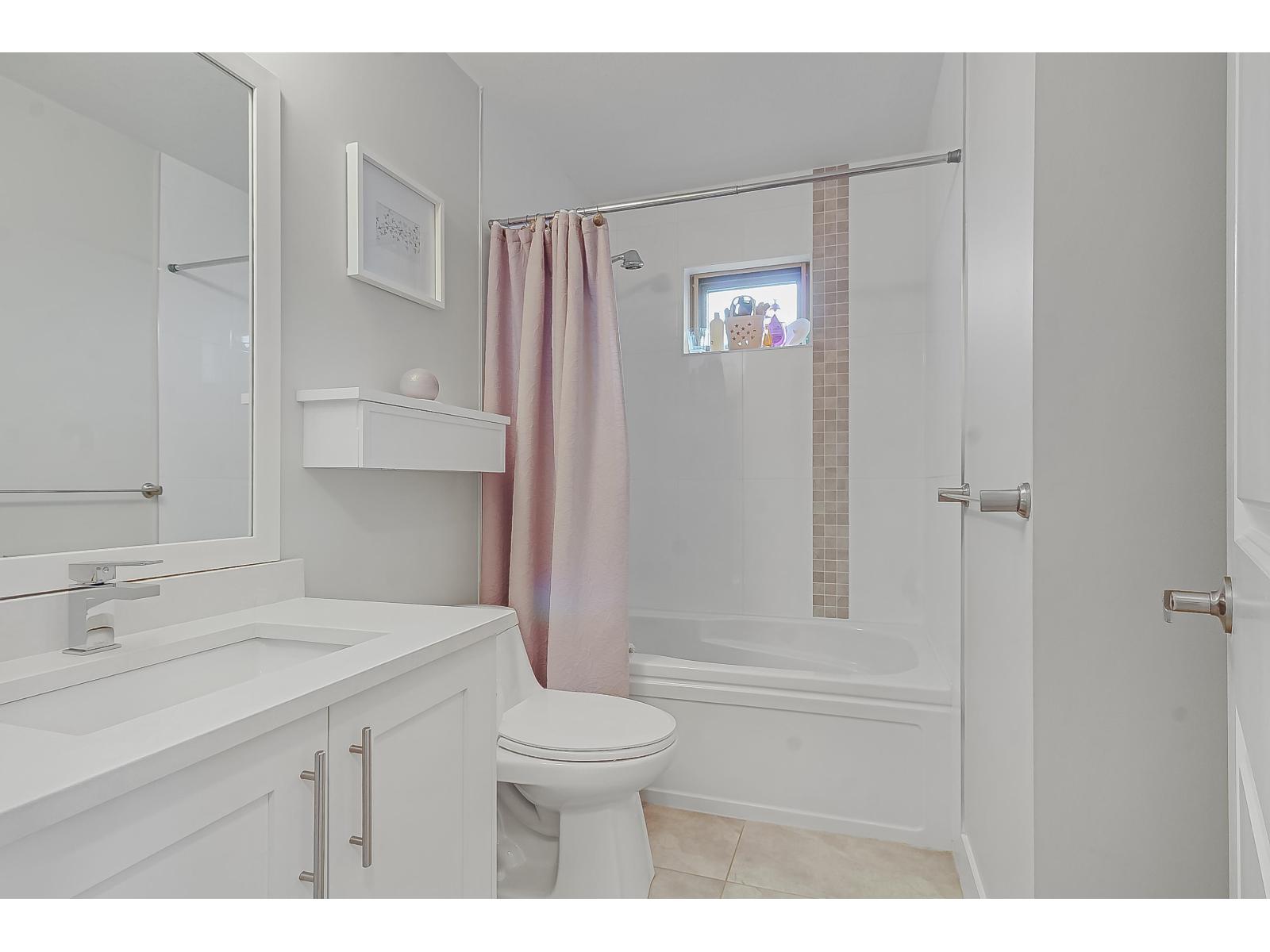 Photo 18 of 36 19913 70 Avenue, Langley BC