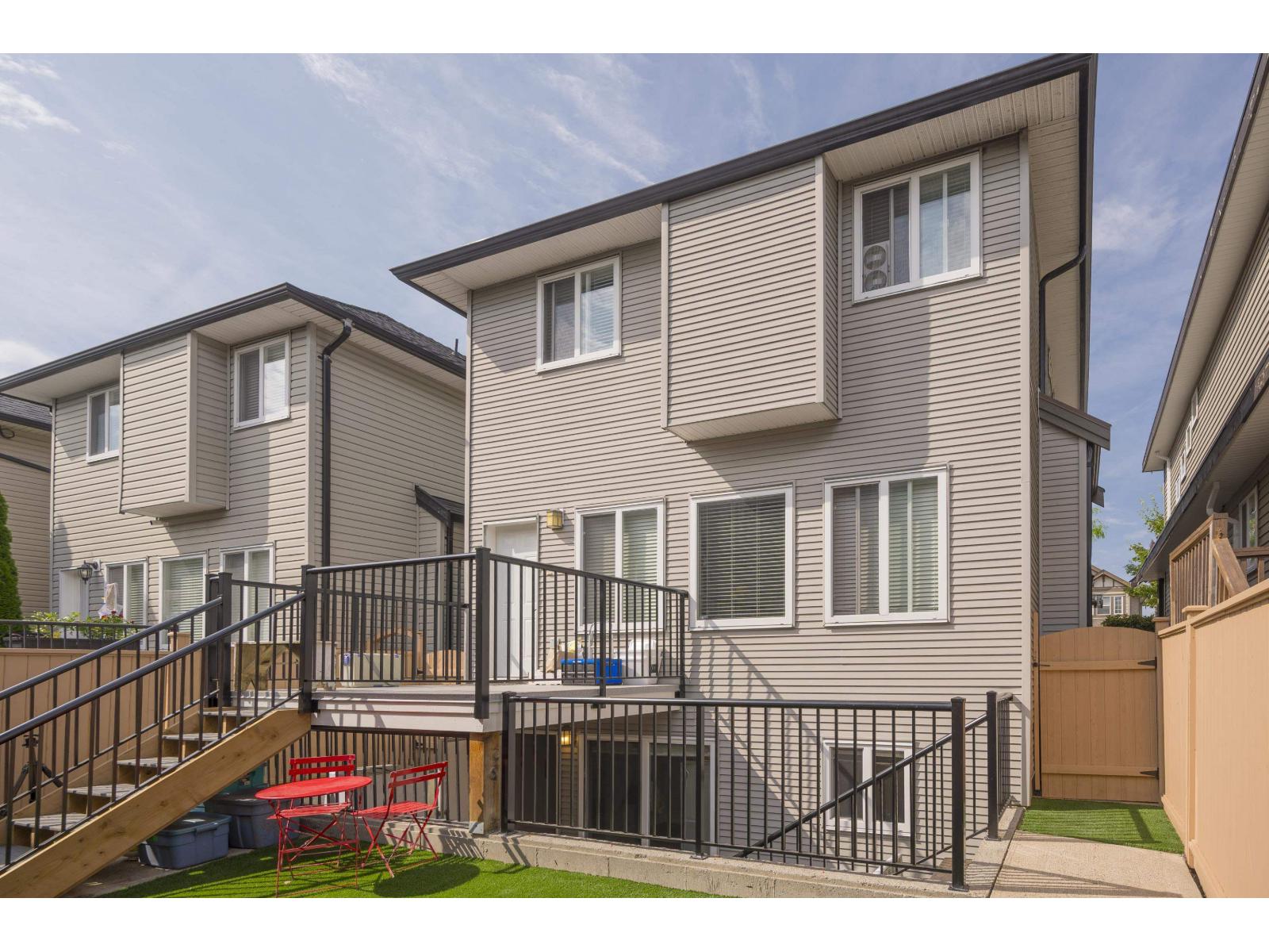 Photo 14 of 19090 68 Avenue, Surrey BC