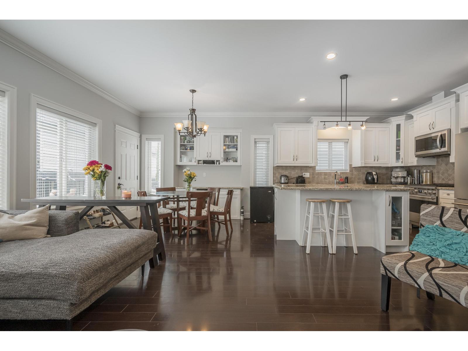 Photo 9 of 19090 68 Avenue, Surrey BC
