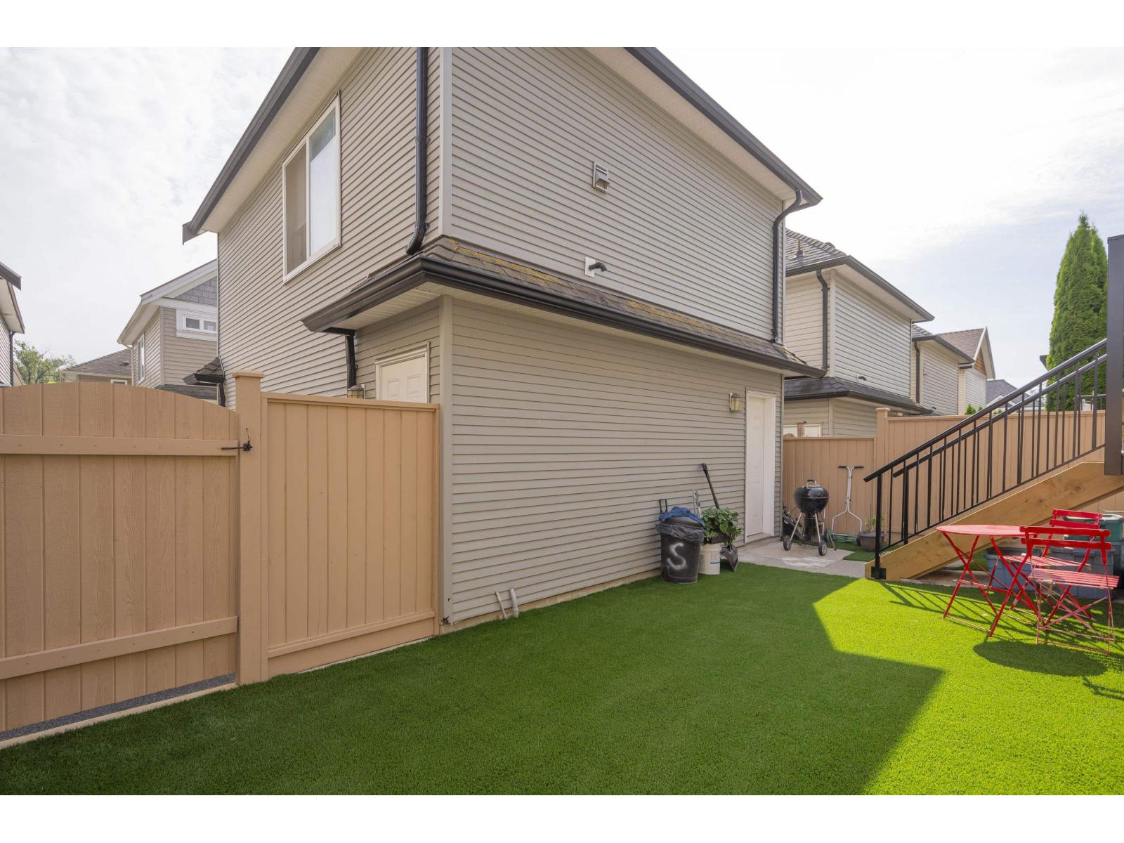 Photo 7 of 19090 68 Avenue, Surrey BC