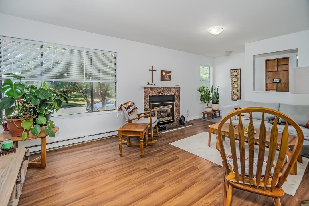Photo 2 of 35340 Selkirk Avenue, Abbotsford BC