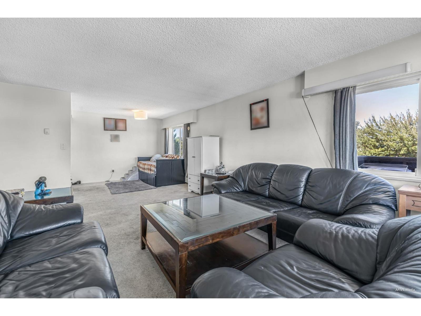 Photo 10 of 304 13530 Hilton Road, Surrey BC